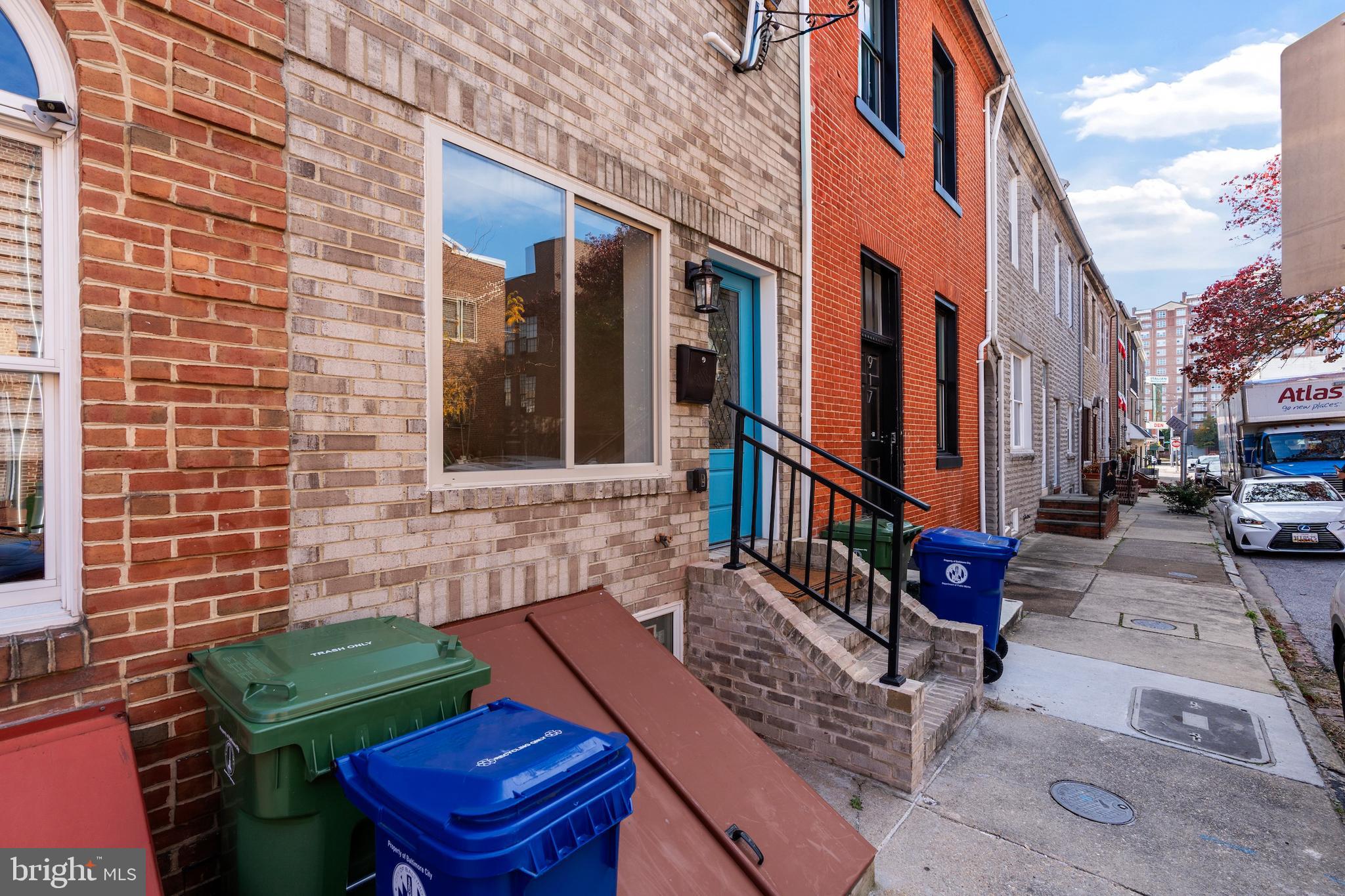 LITTLE ITALY - Residential Lease