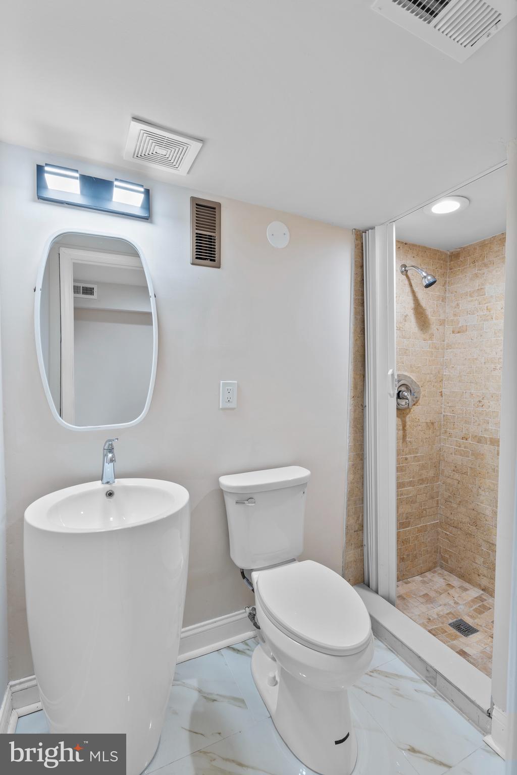 LITTLE ITALY - Residential Lease