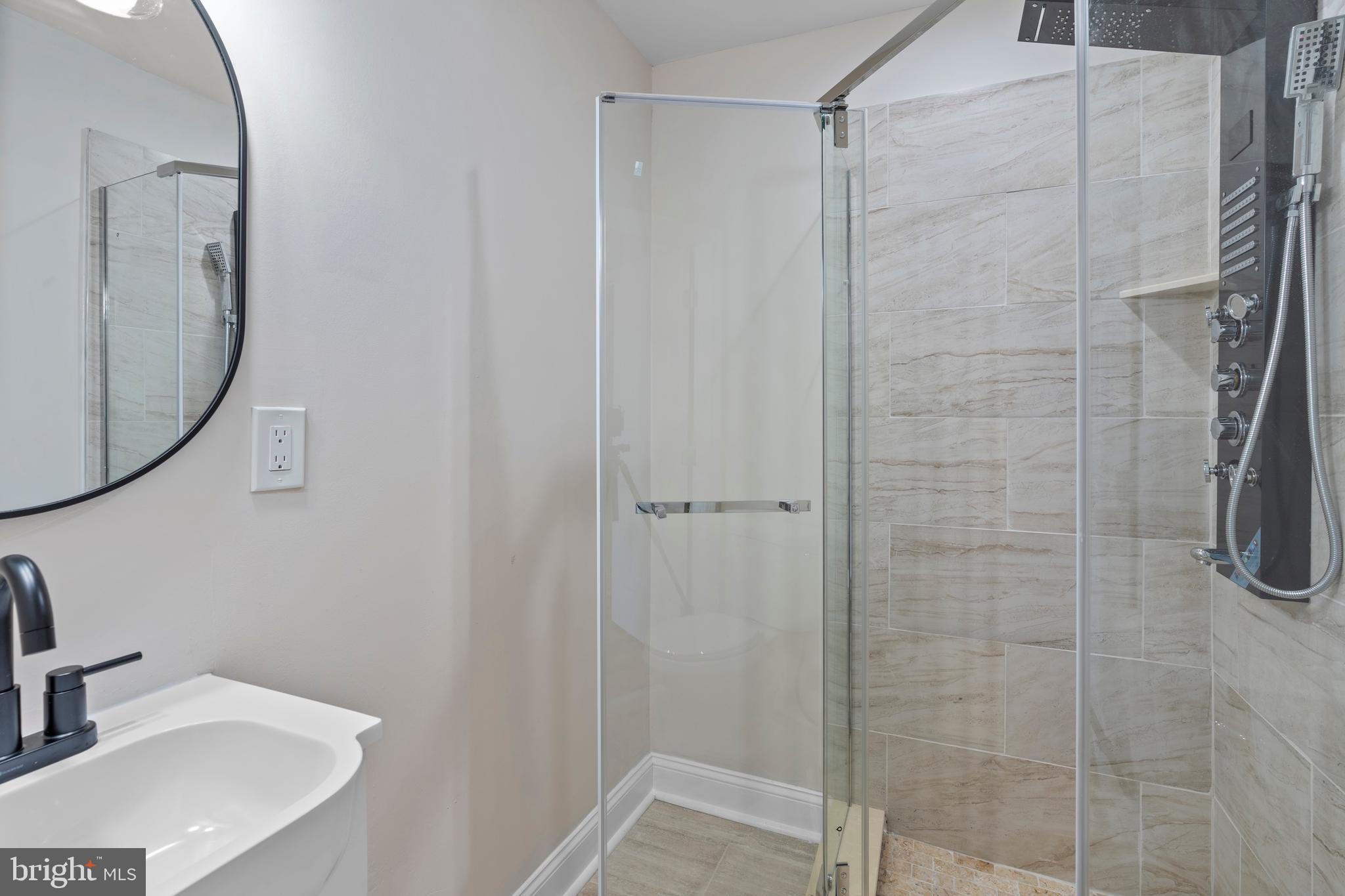 LITTLE ITALY - Residential Lease