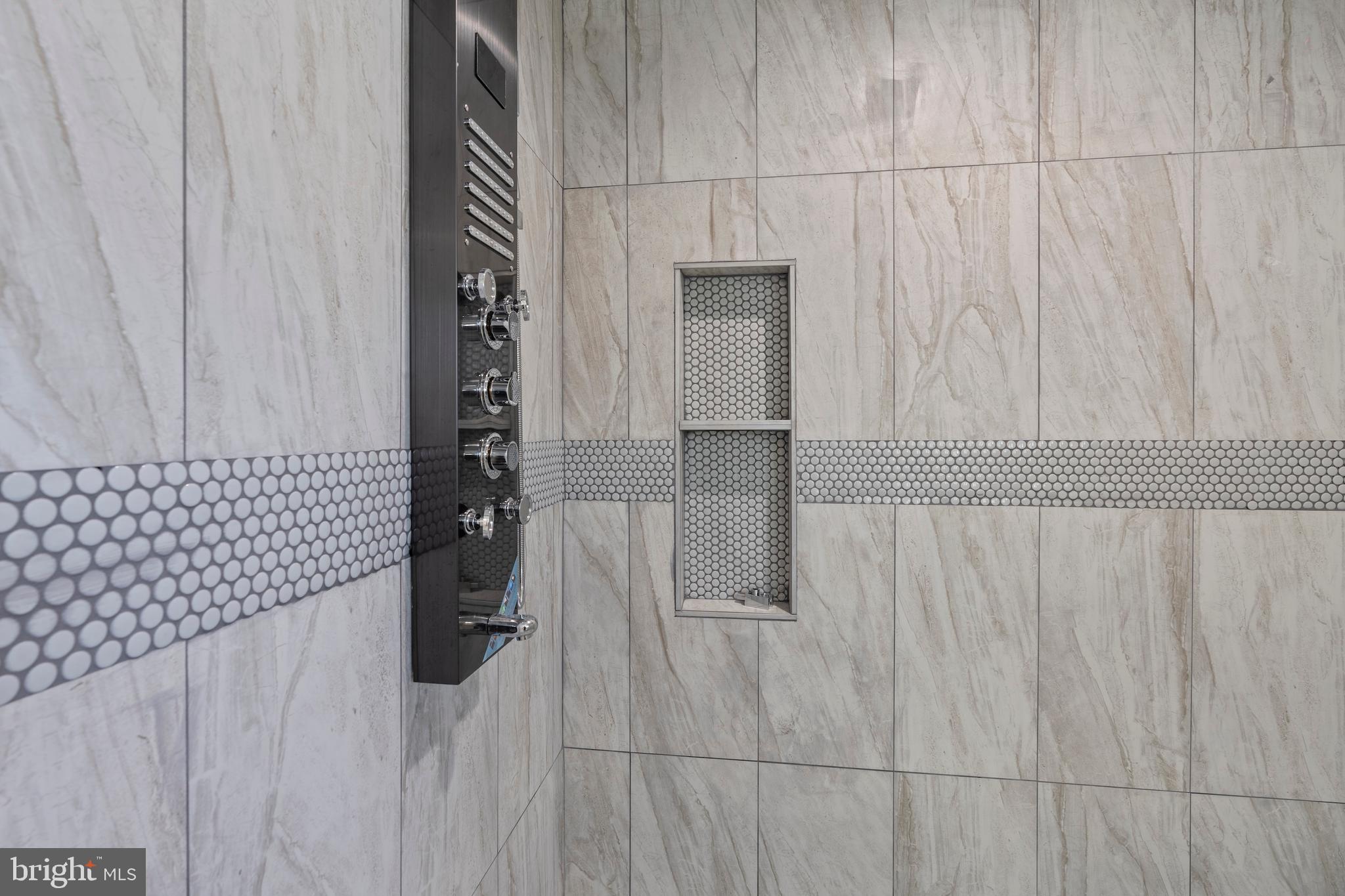 LITTLE ITALY - Residential Lease