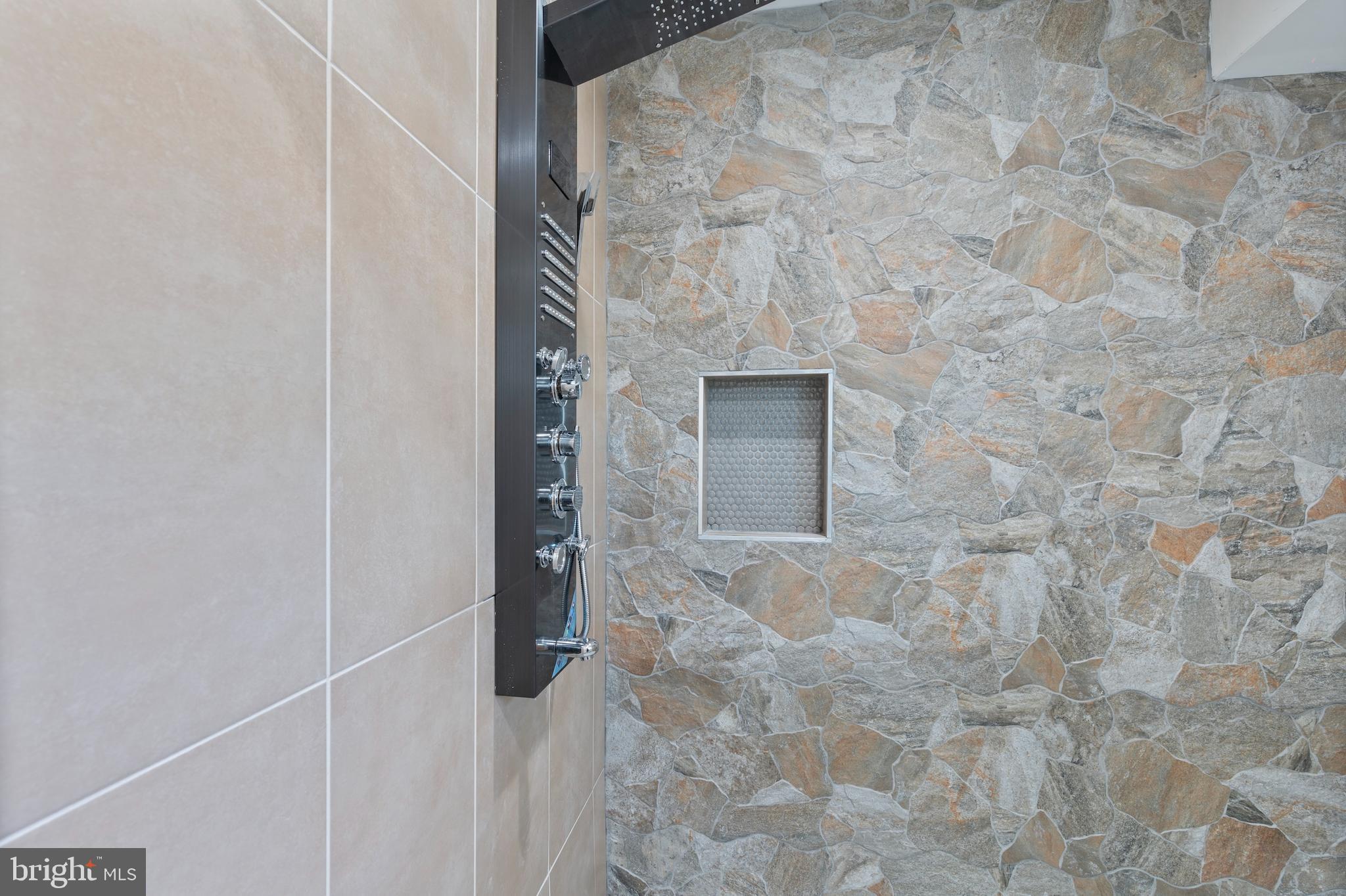 LITTLE ITALY - Residential Lease