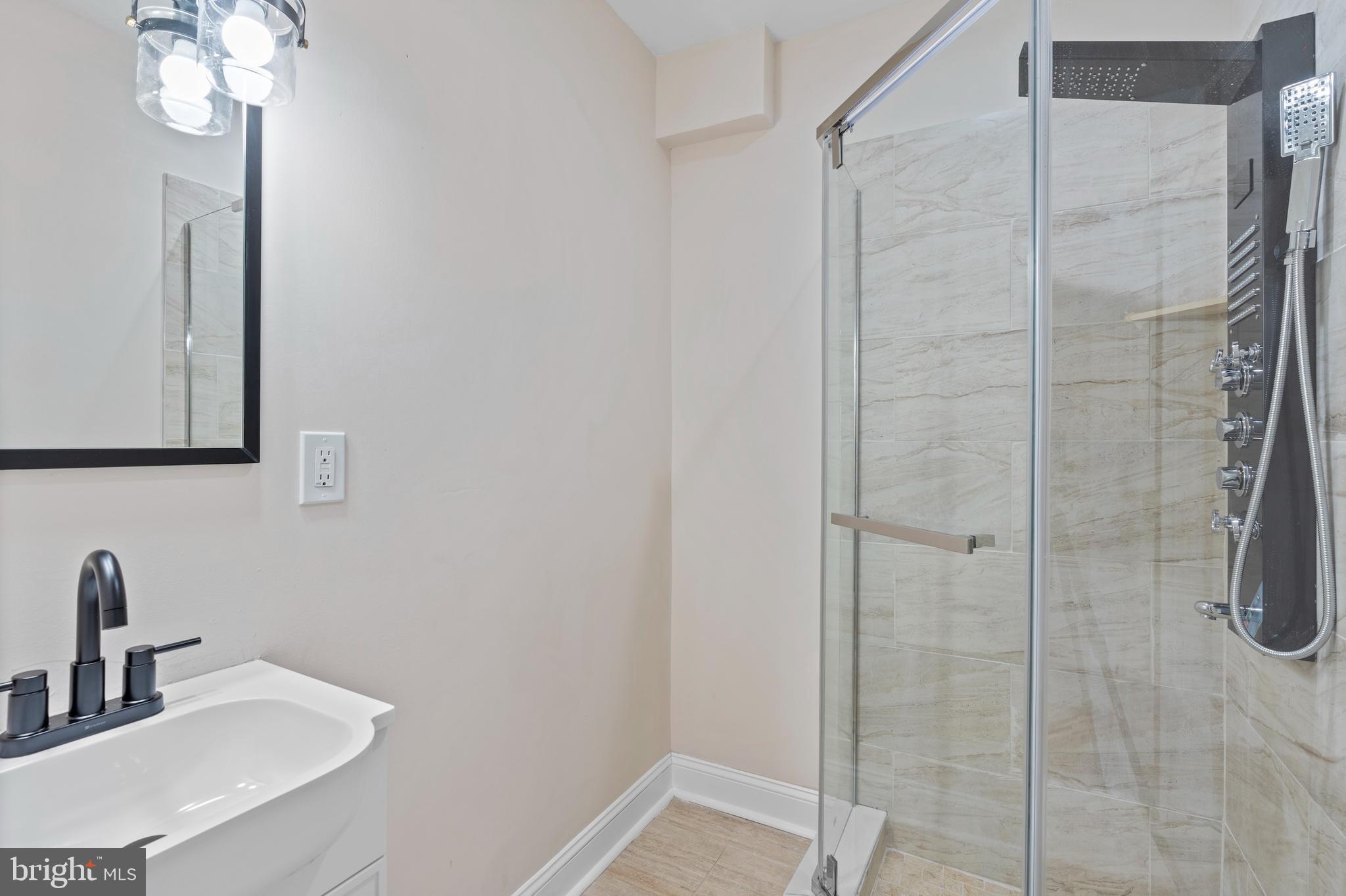 LITTLE ITALY - Residential Lease