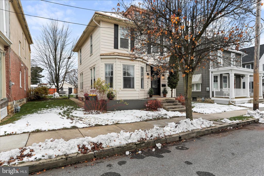 Photo of 542 E Liberty St, CHAMBERSBURG, PA 17201 (MLS # PAFL2031684)