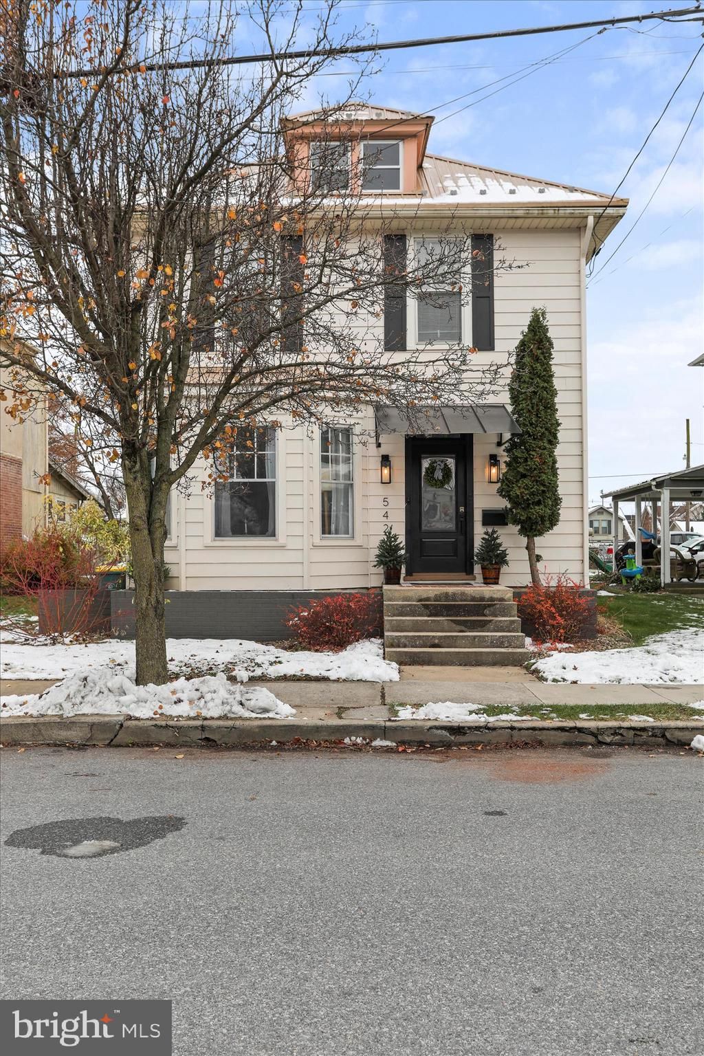 Photo of 542 E Liberty St, CHAMBERSBURG, PA 17201 (MLS # PAFL2031684)