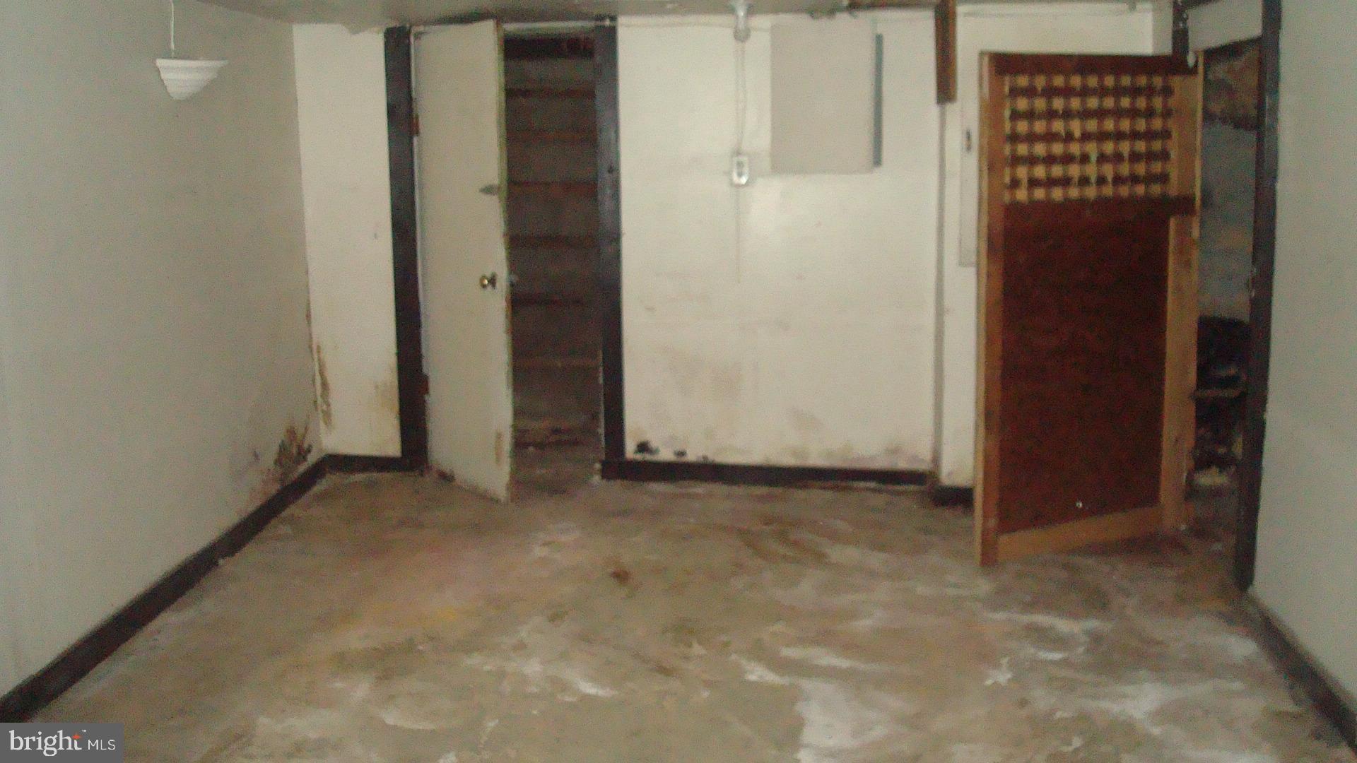 MONTEBELLO LAKE - Residential