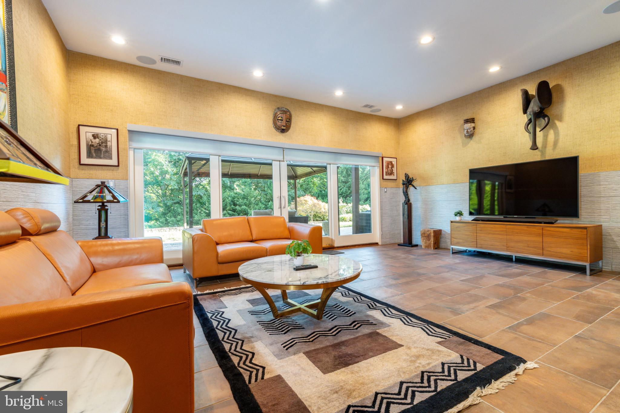 GLADWYNE - Residential