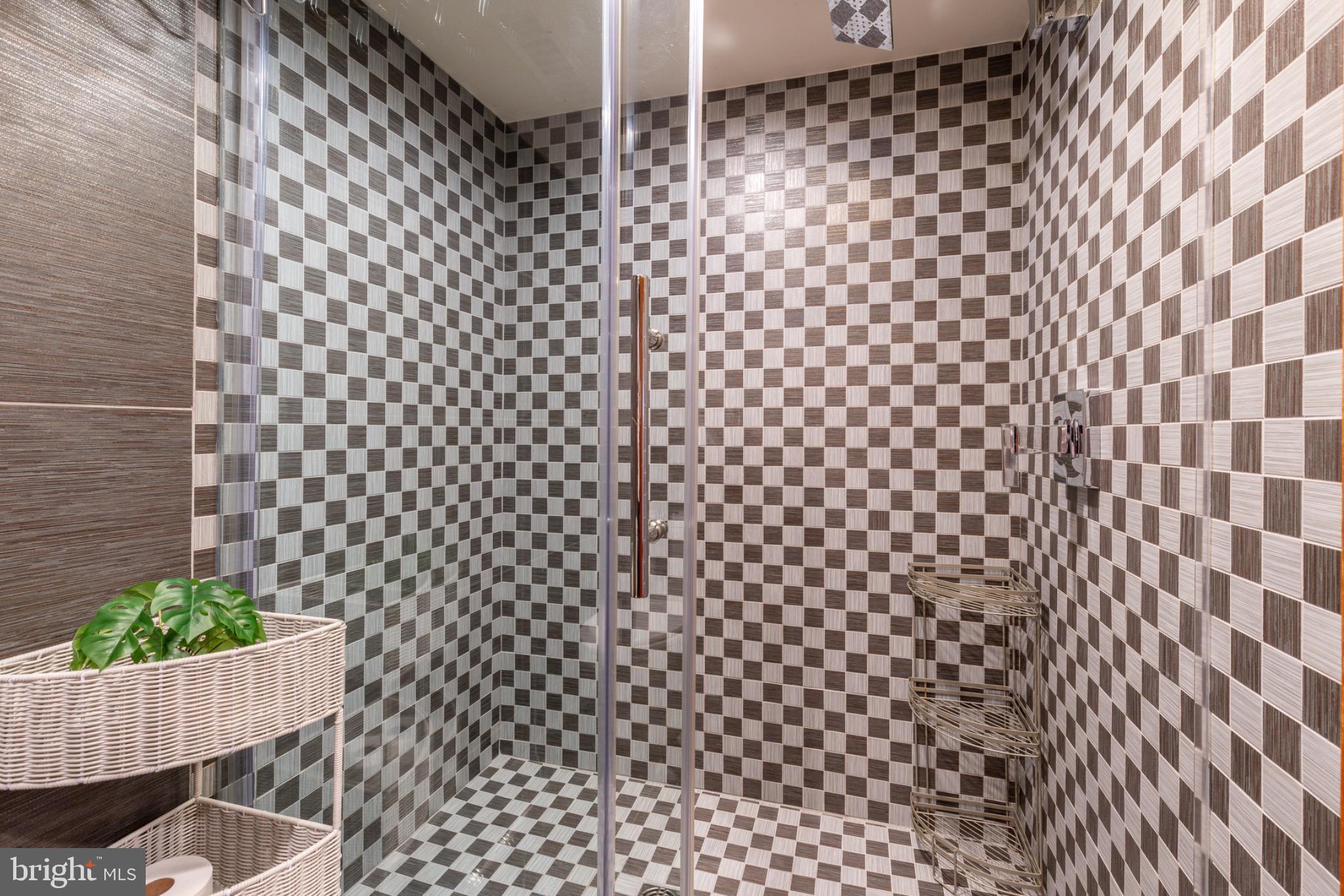 GLADWYNE - Residential