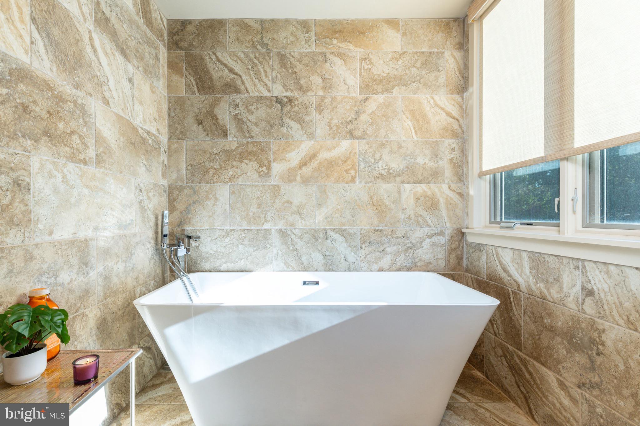 GLADWYNE - Residential