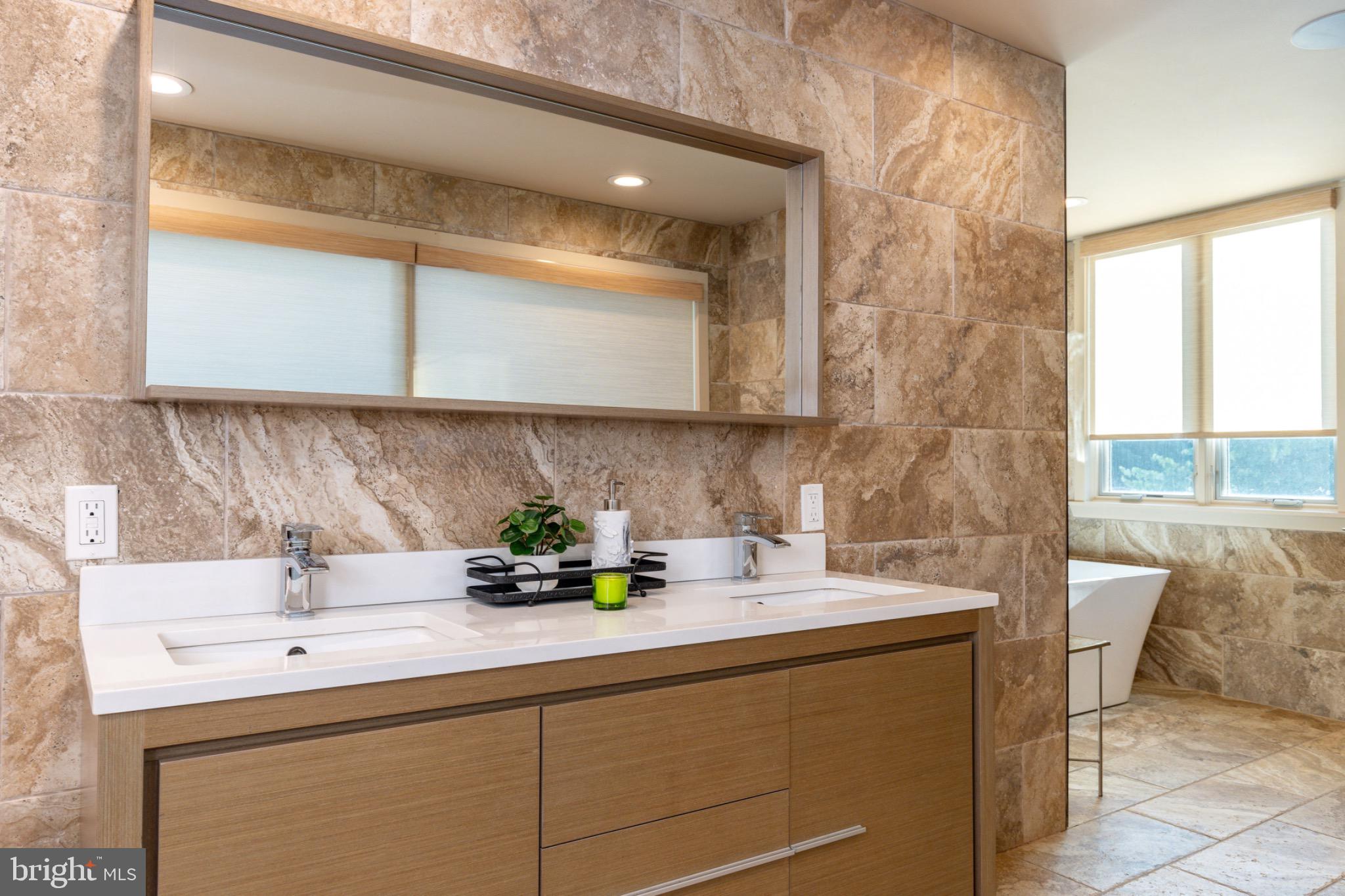 GLADWYNE - Residential