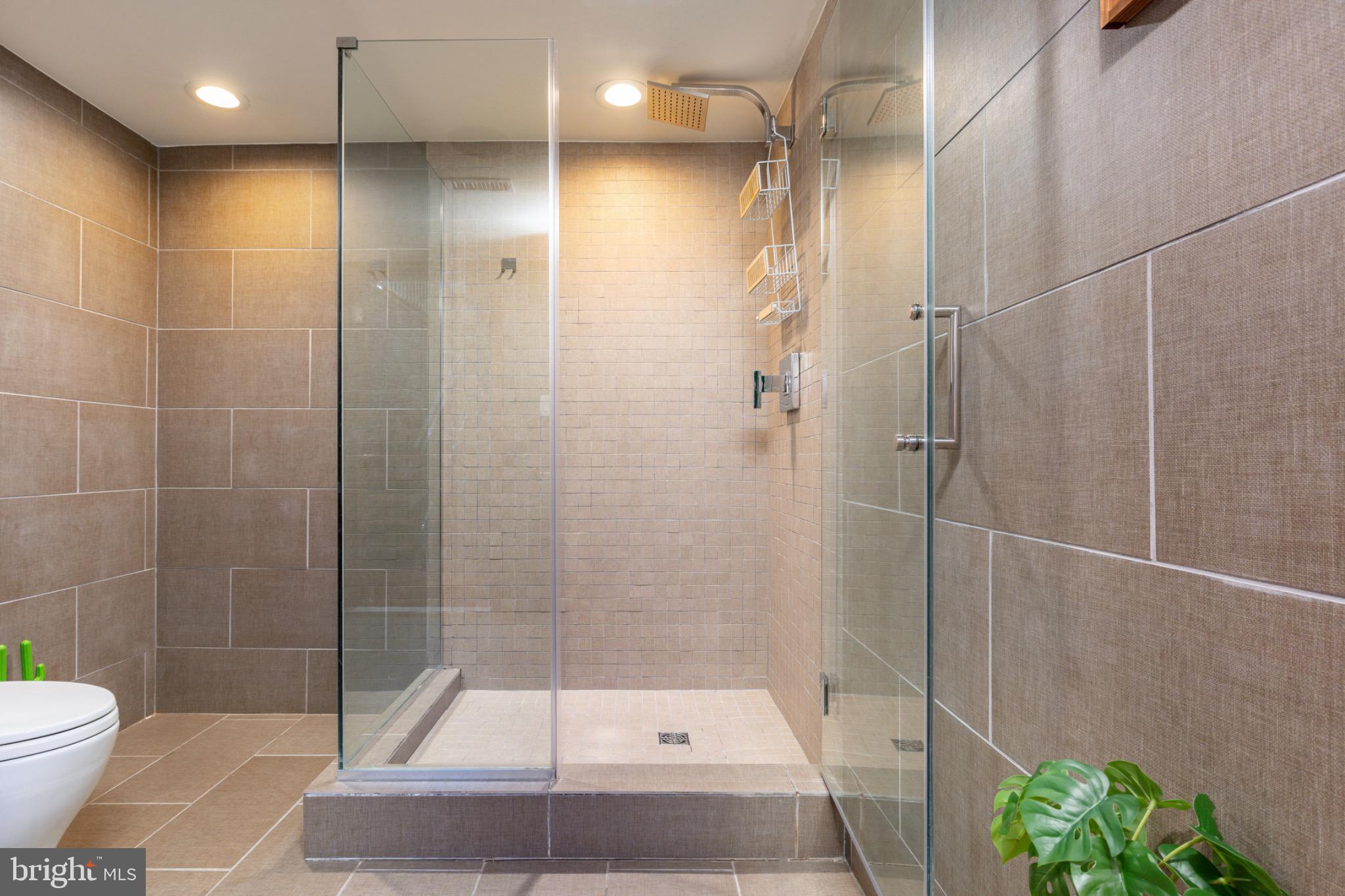 GLADWYNE - Residential