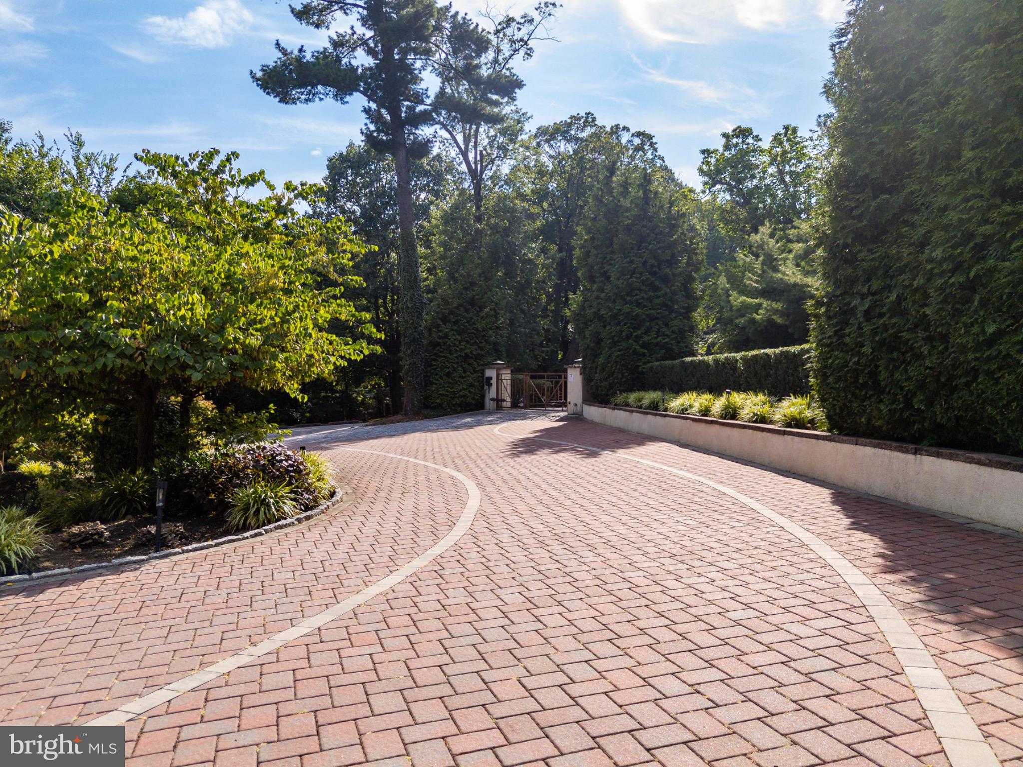 GLADWYNE - Residential