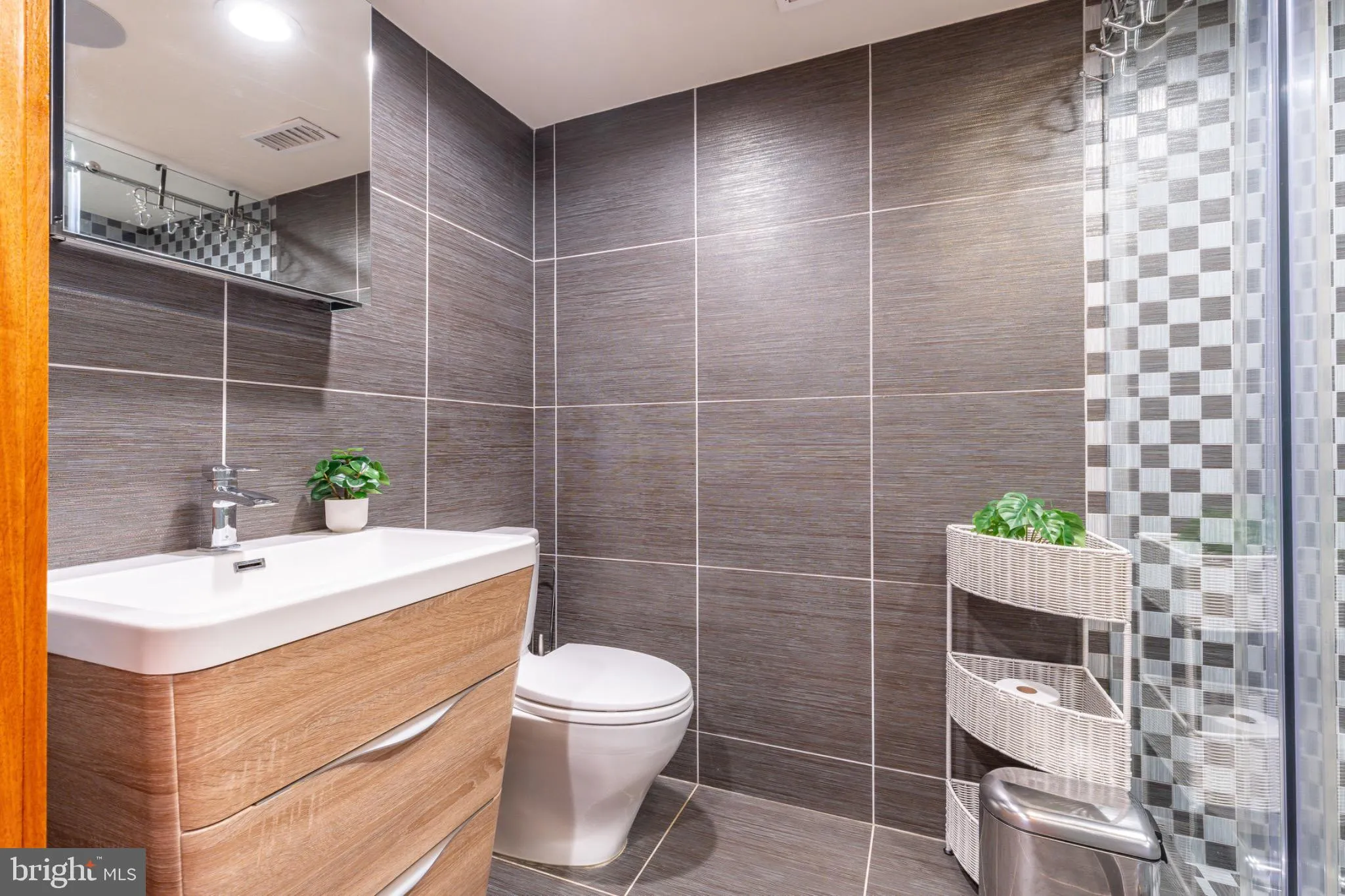 Gladwyne, Pennsylvania 19035, United States, 3 Bedrooms Bedrooms, ,4 BathroomsBathrooms,Residential,Active,191710