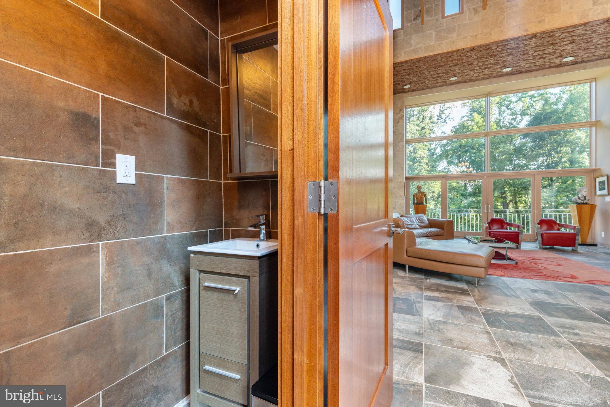 GLADWYNE - Residential