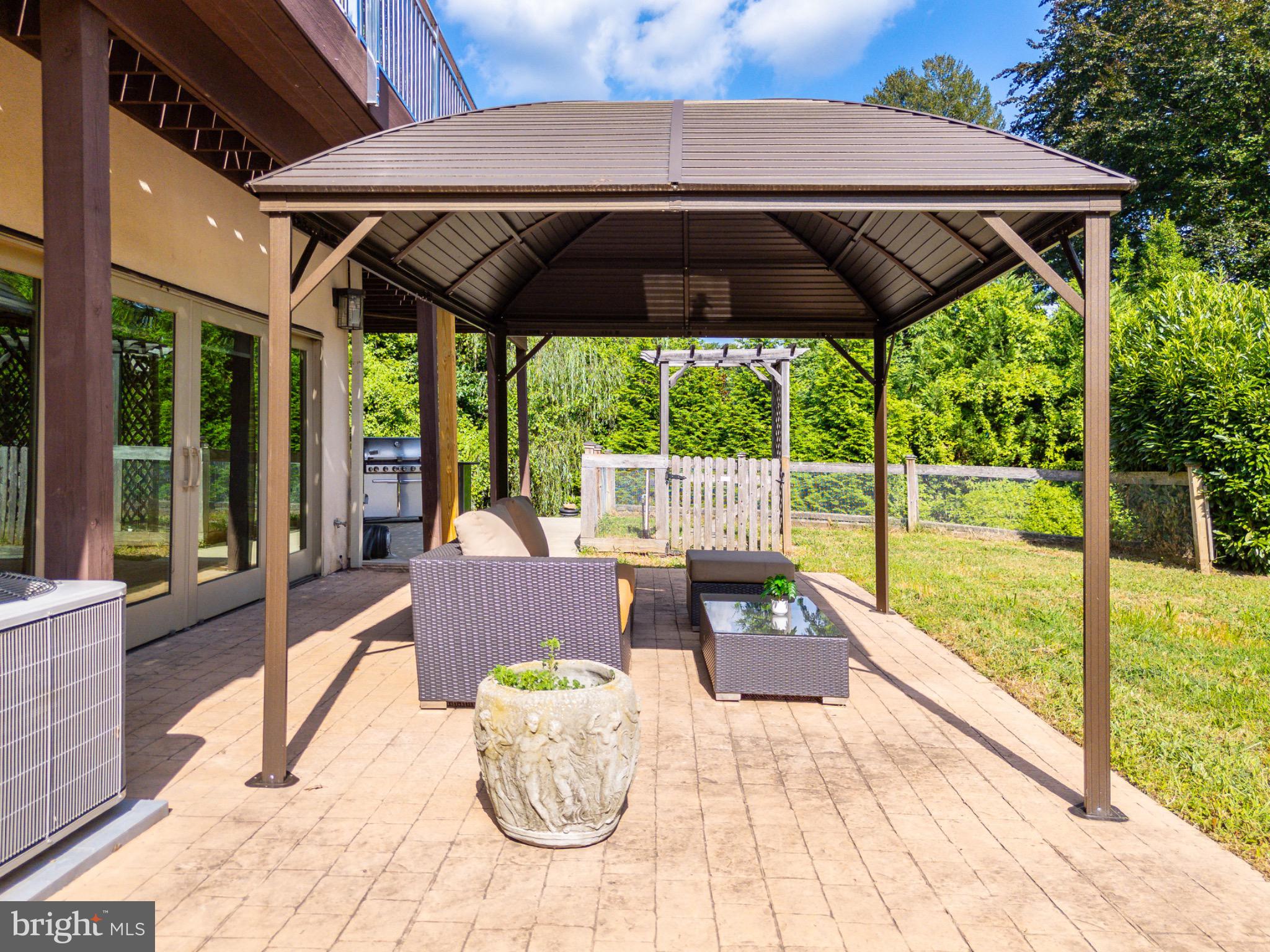 GLADWYNE - Residential