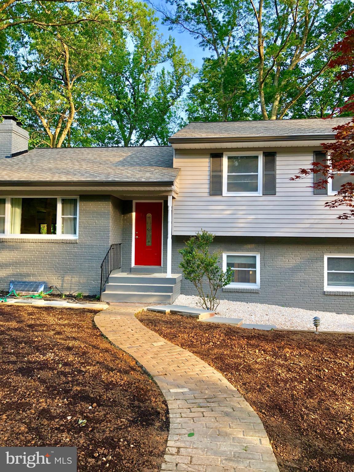 407 MACARTHUR AVENUE NE