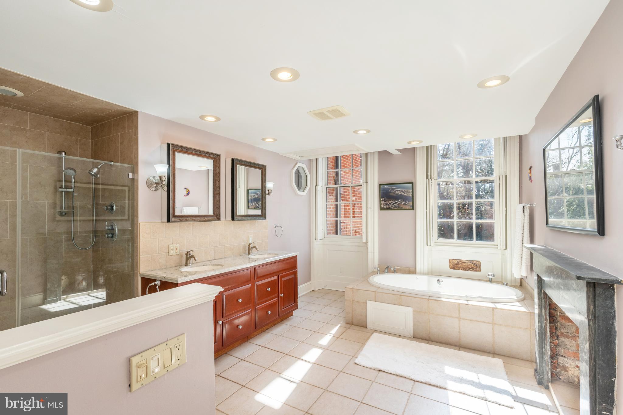 SOCIETY HILL - Residential