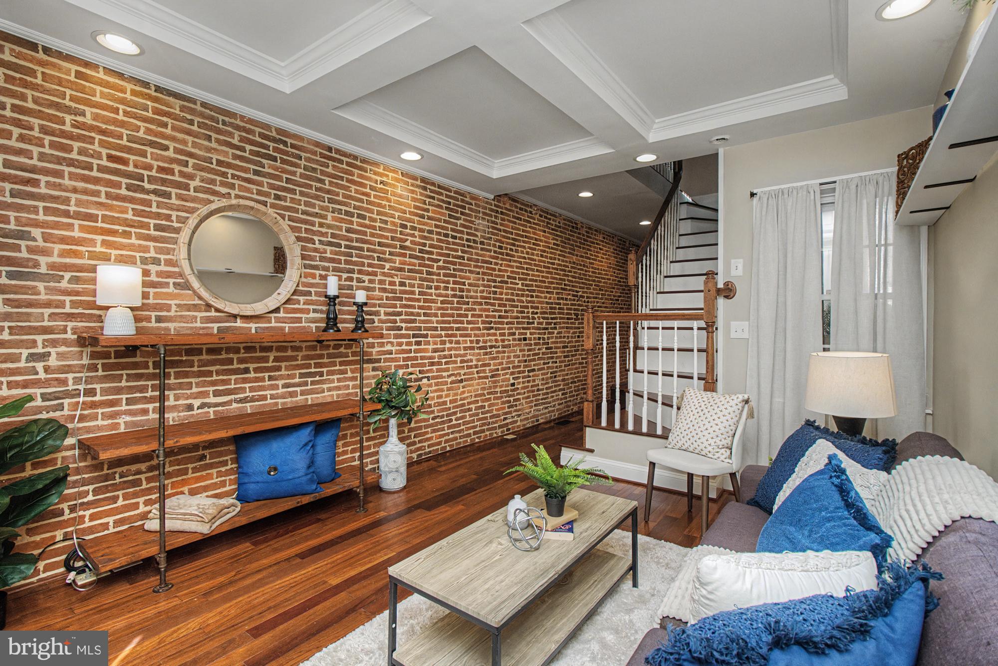 917 S ELLWOOD AVENUE