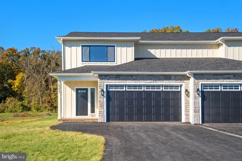 10233 Dalmatian Dr, McGaheysville, VA 22840 - MLS#: VARO2002092