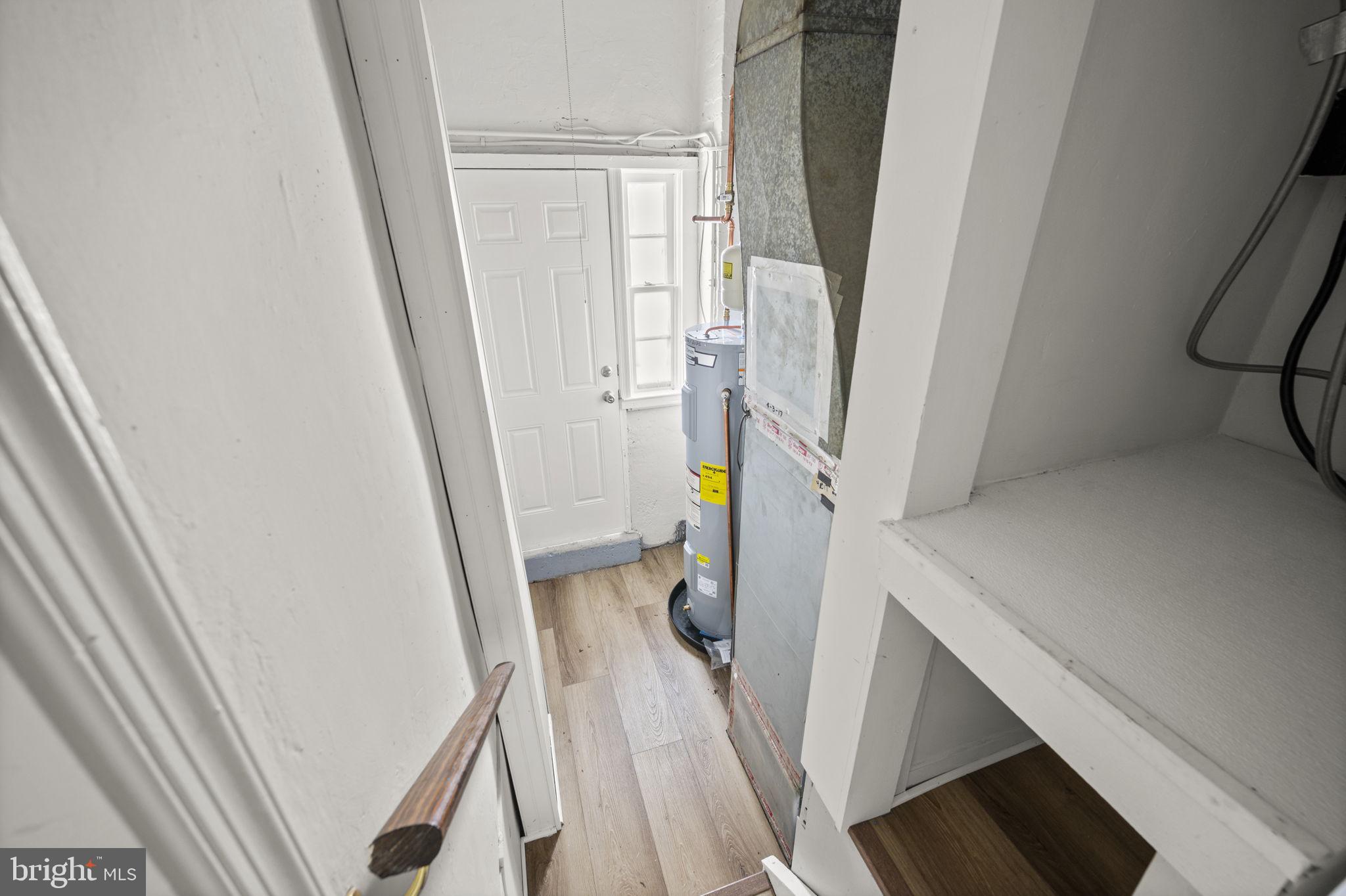 TURNERS MANOR - Residential Lease