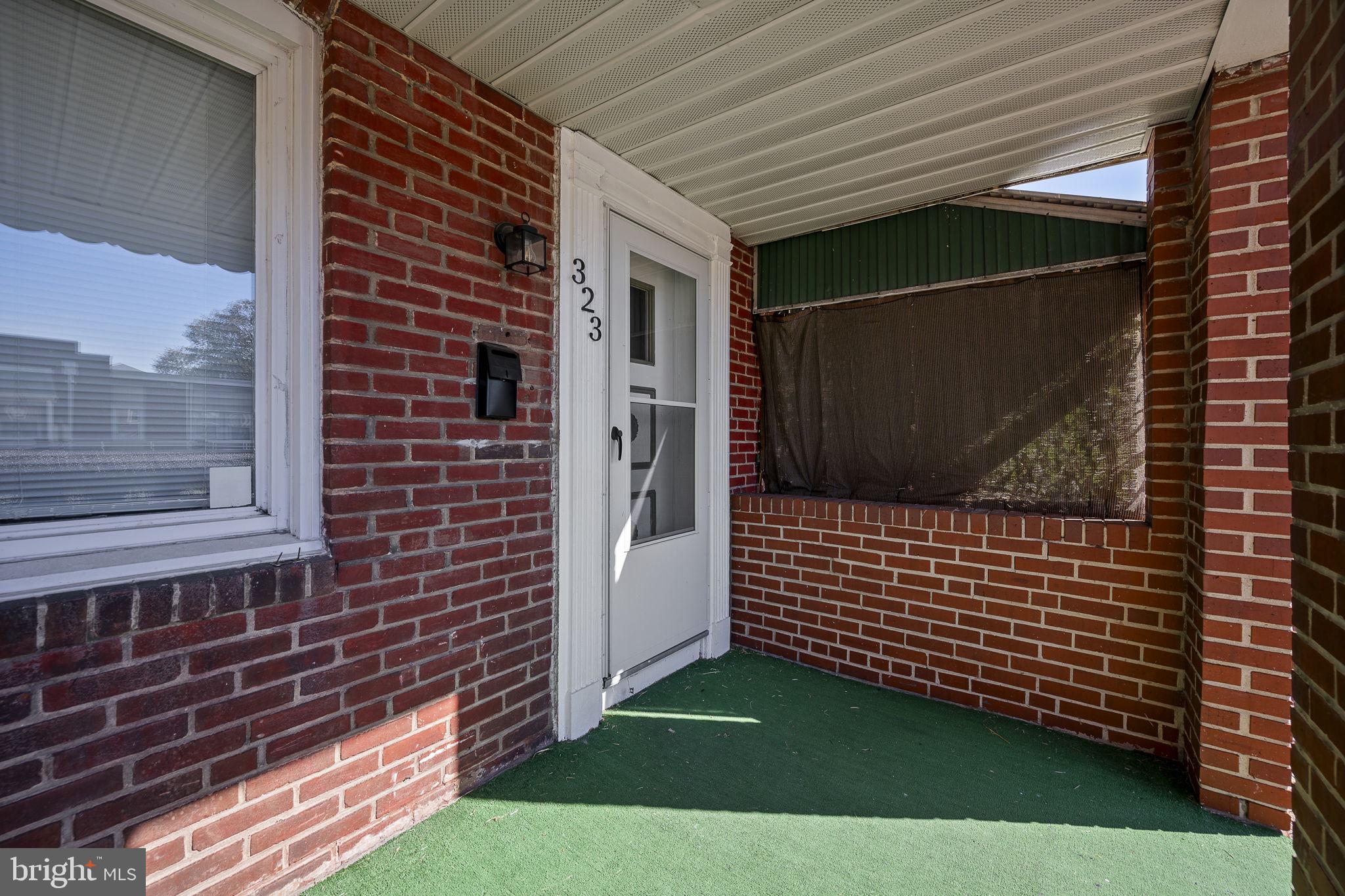 TURNERS MANOR - Residential Lease