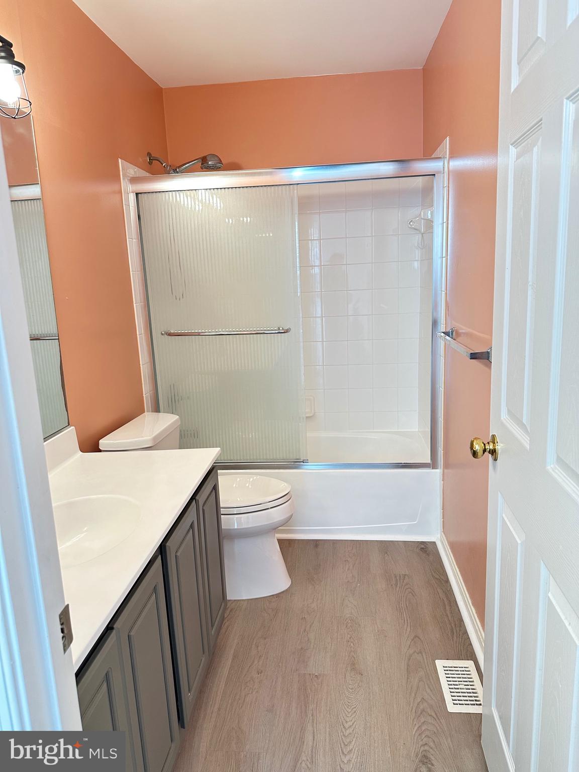 SOUTH BANK - Residential Lease