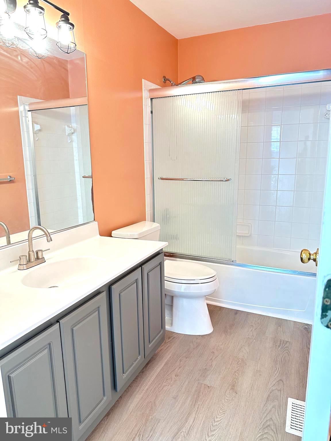 SOUTH BANK - Residential Lease