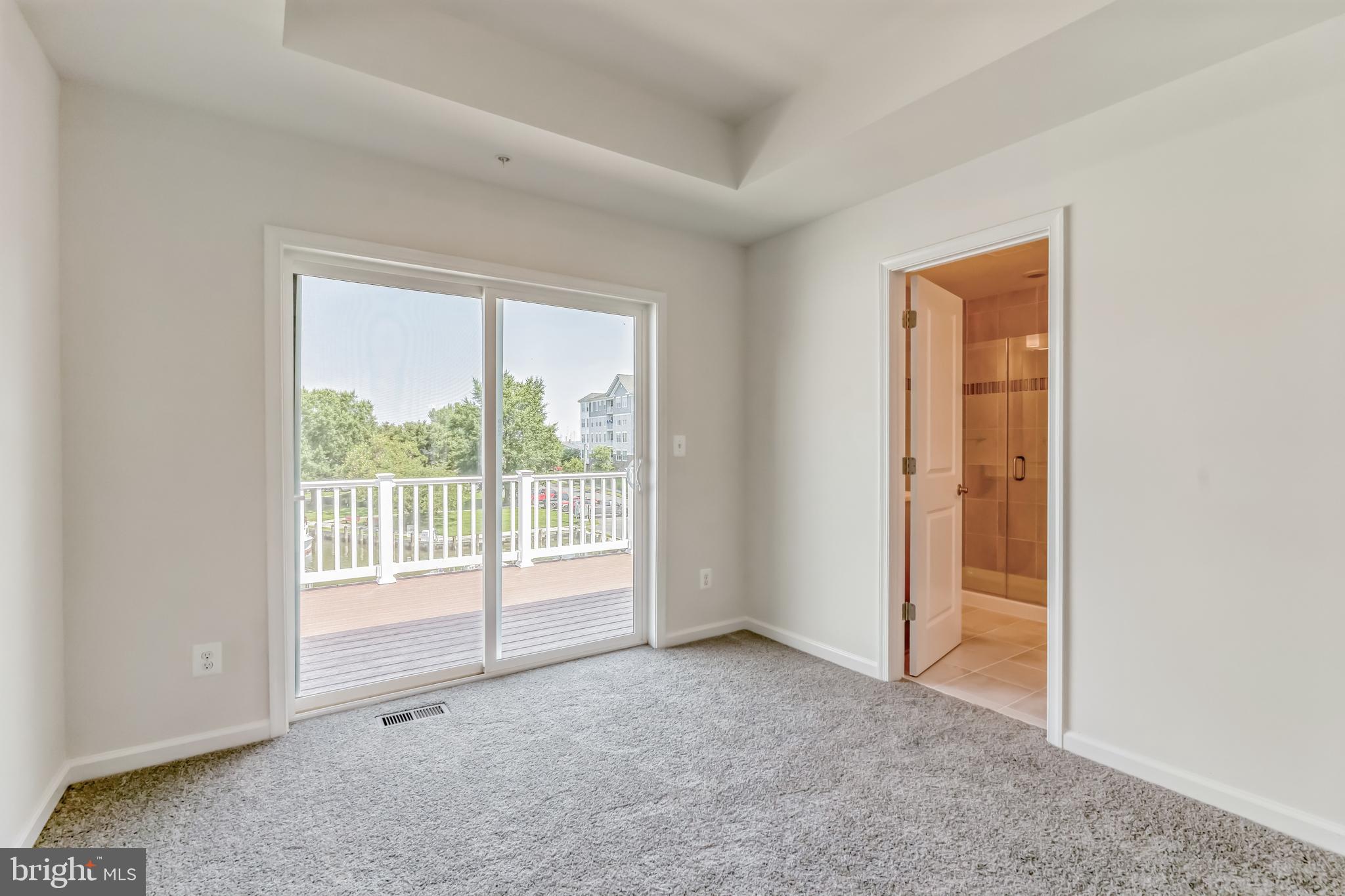 DEEP HARBOUR - Residential