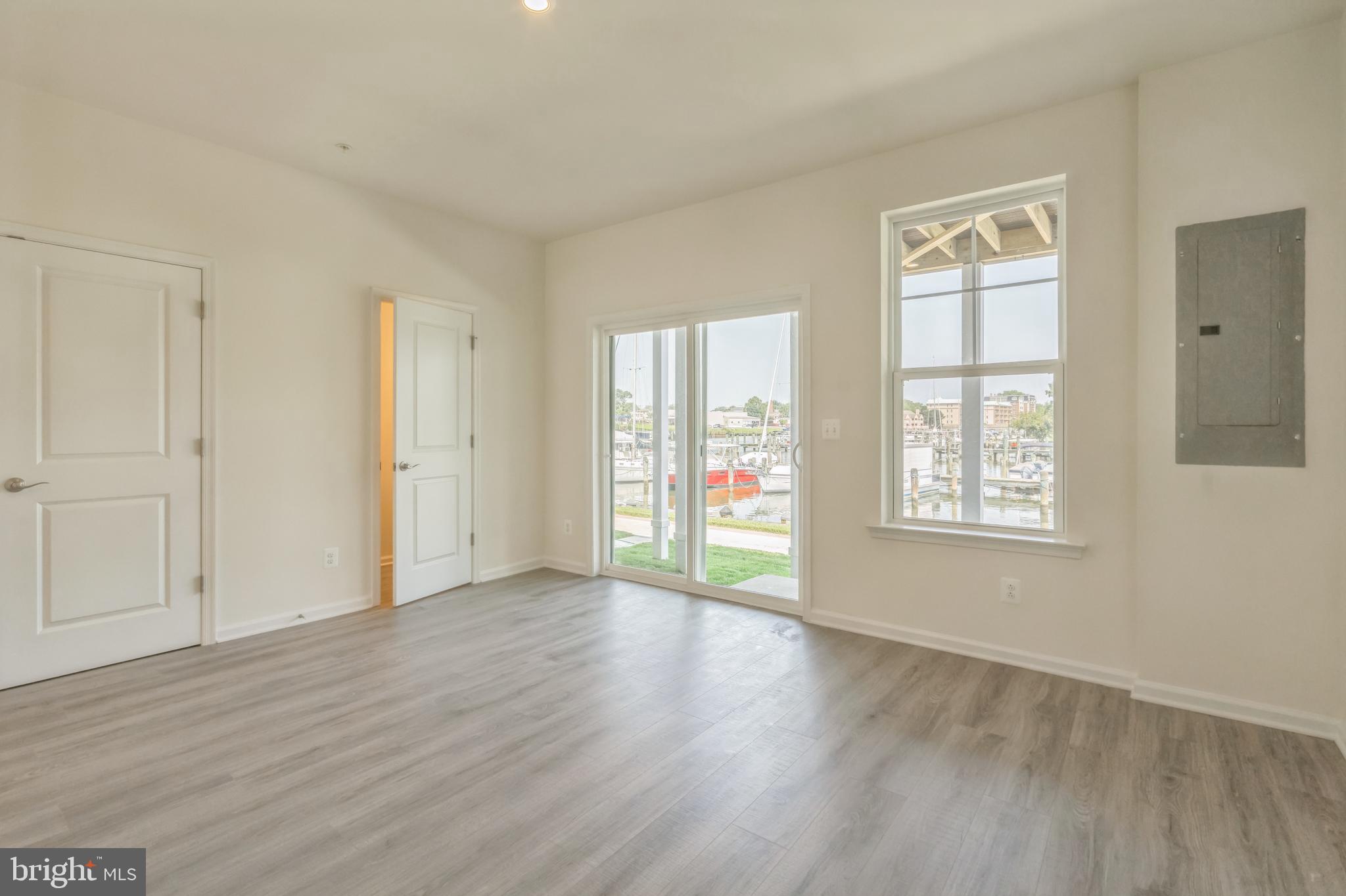 DEEP HARBOUR - Residential