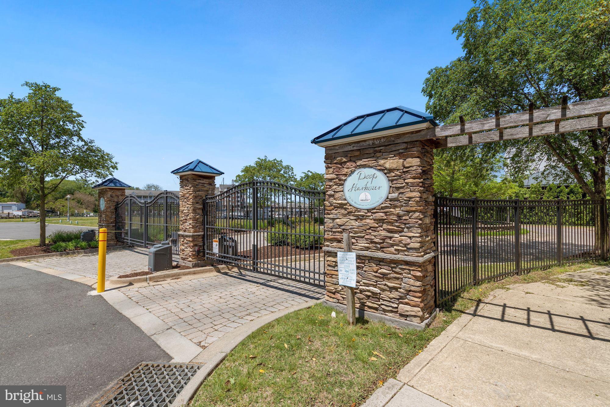 DEEP HARBOUR - Residential