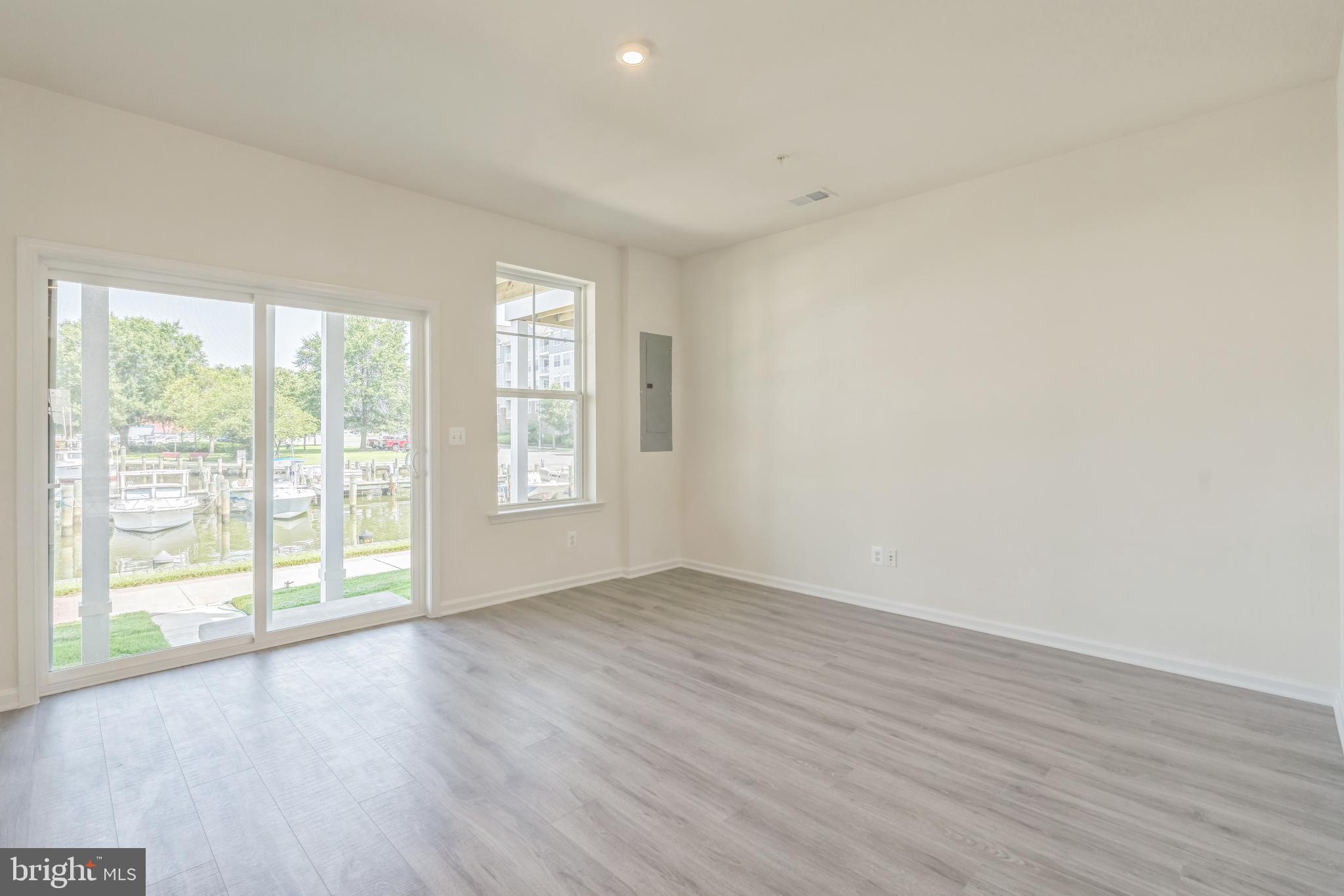 DEEP HARBOUR - Residential