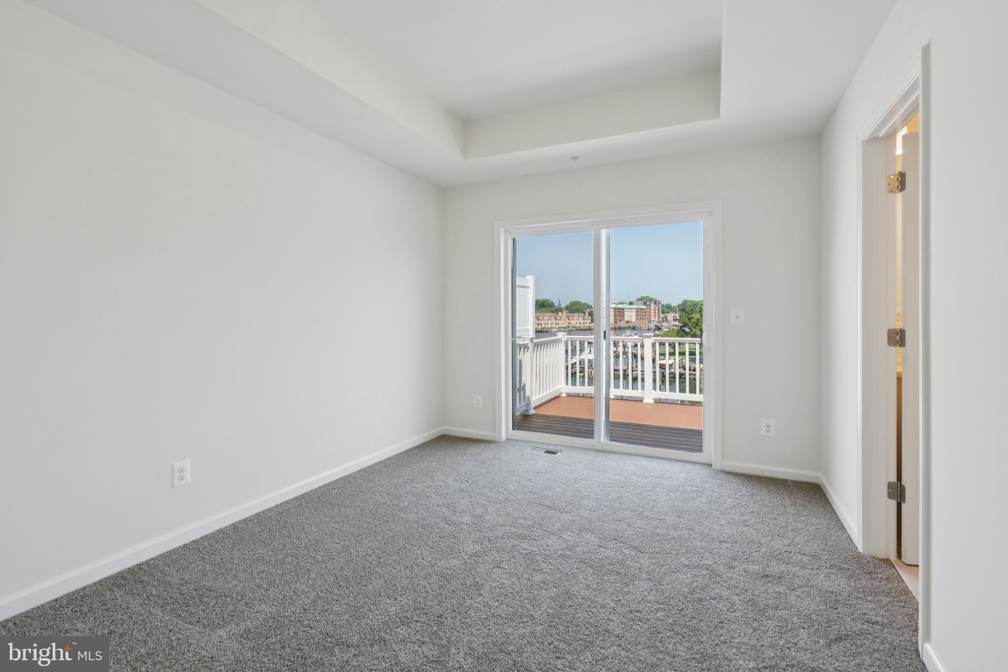 DEEP HARBOUR - Residential