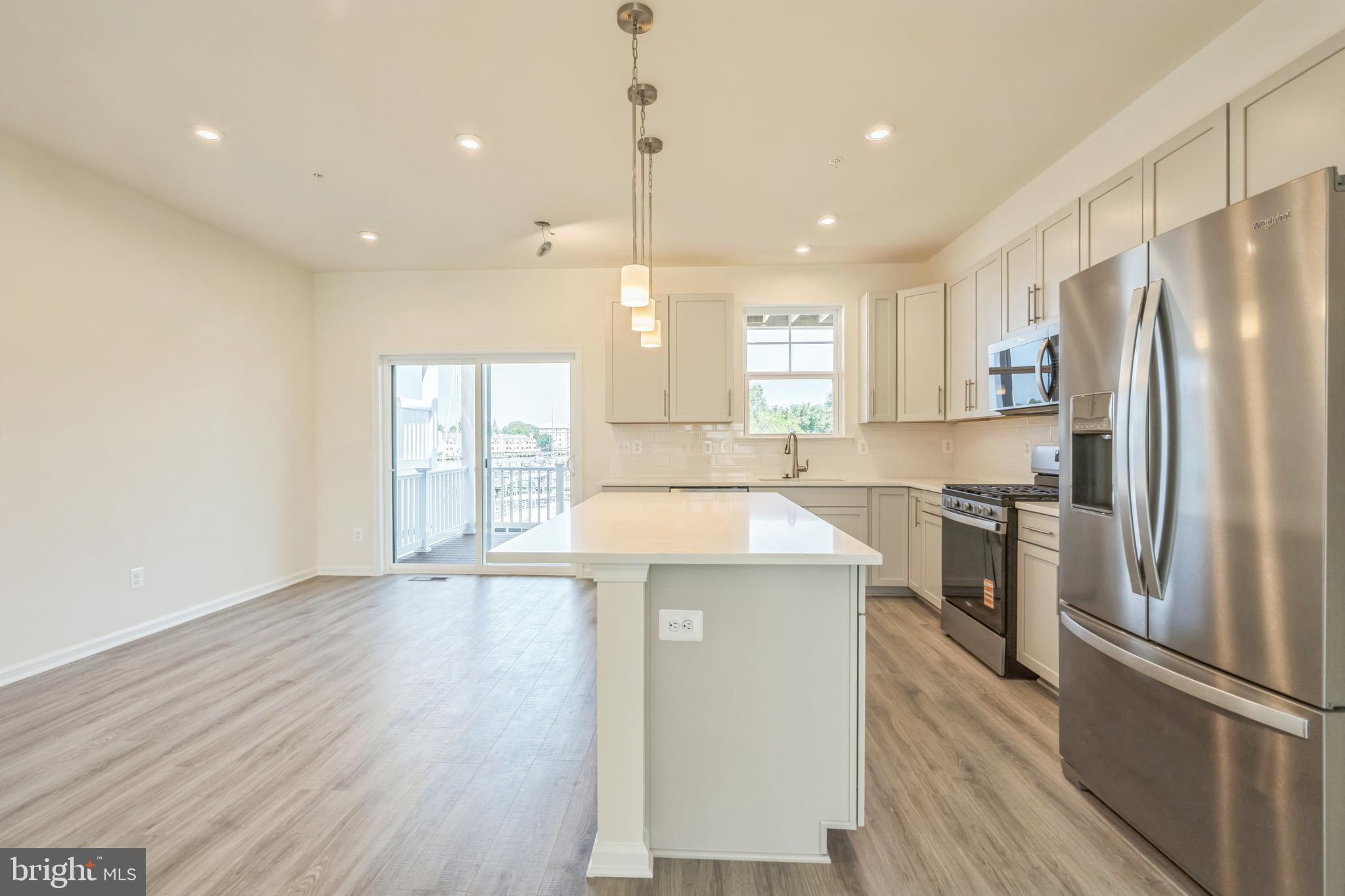 DEEP HARBOUR - Residential