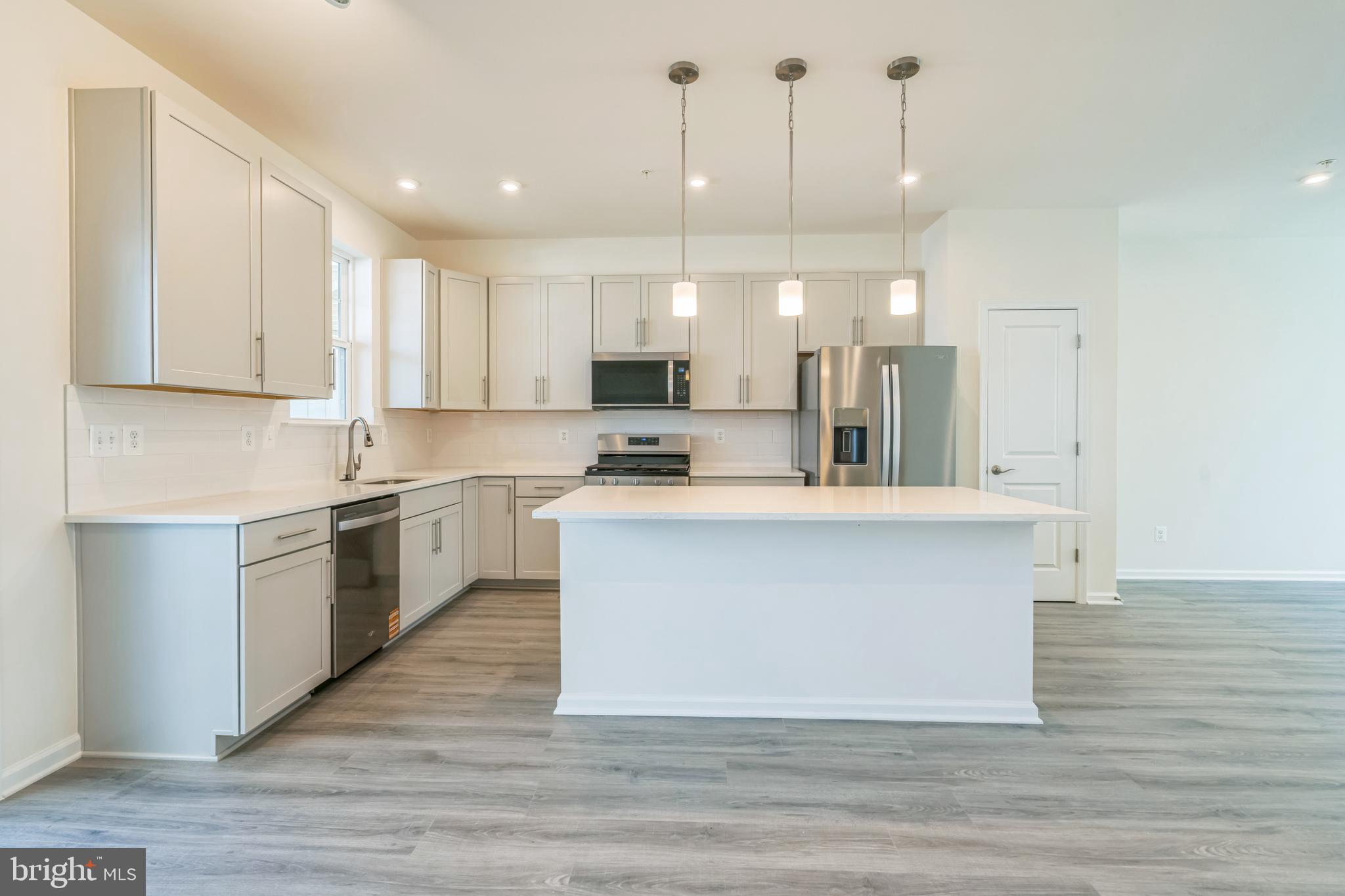 DEEP HARBOUR - Residential