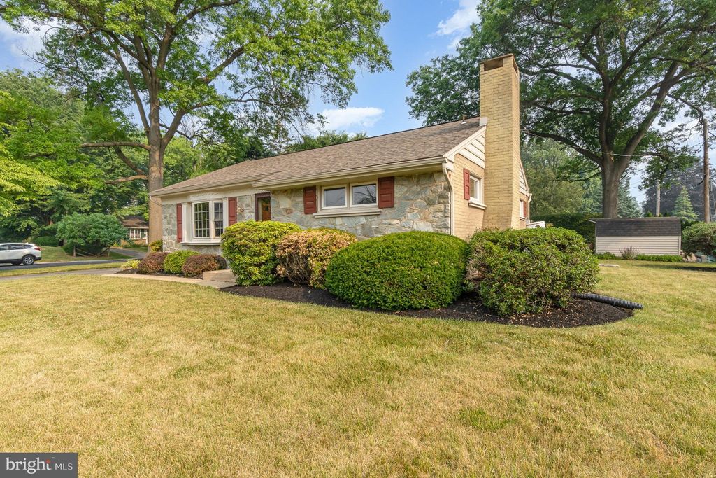 Photo of 2225 NEW ST, EAST PETERSBURG, PA 17520 (MLS # PALA2036648)