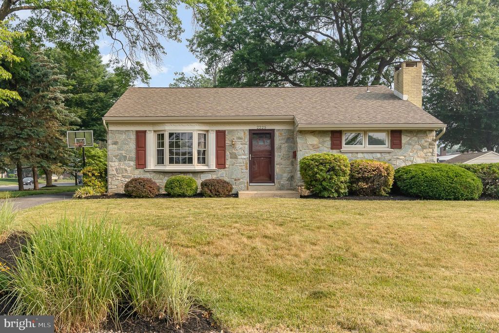 Photo of 2225 NEW ST, EAST PETERSBURG, PA 17520 (MLS # PALA2036648)