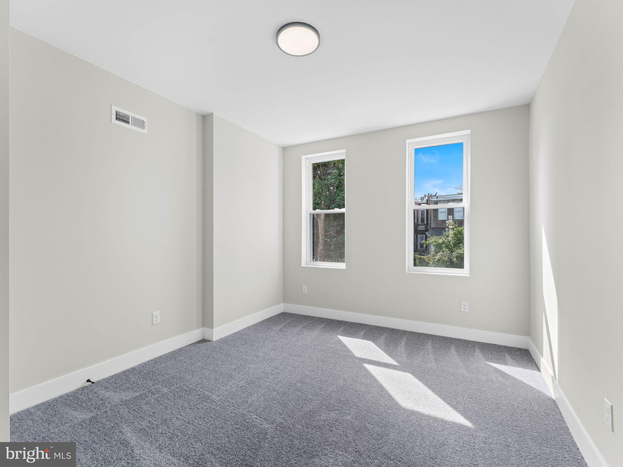 5923 W THOMPSON STREET