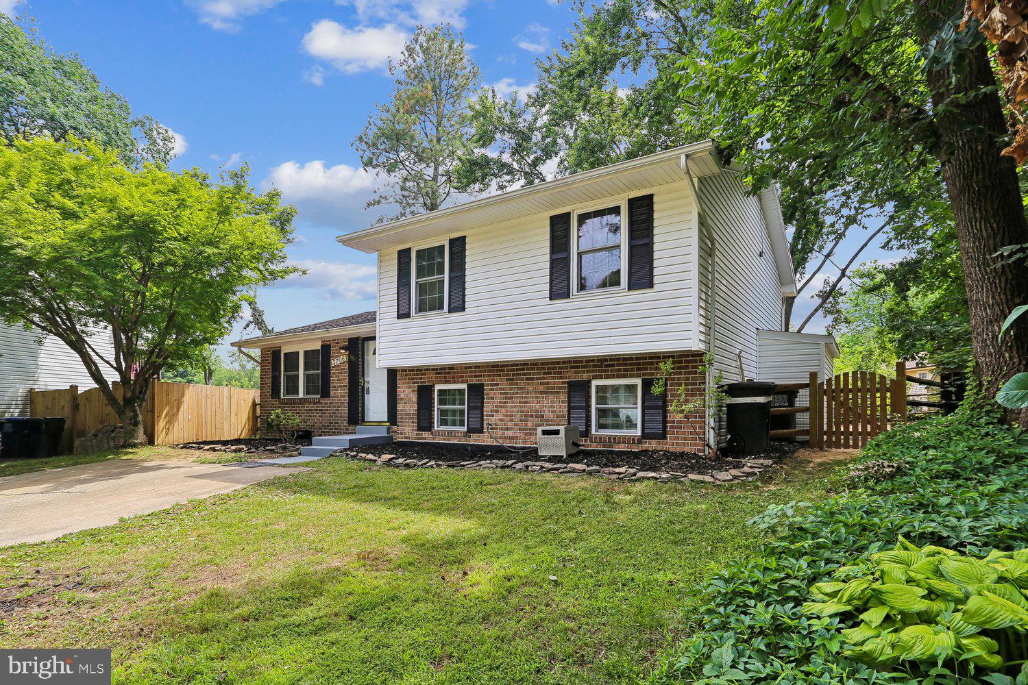 5706 OAK APPLE COURT
