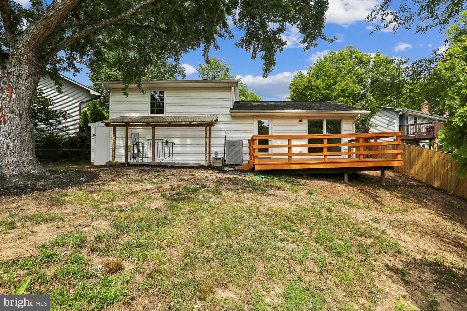5706 OAK APPLE COURT