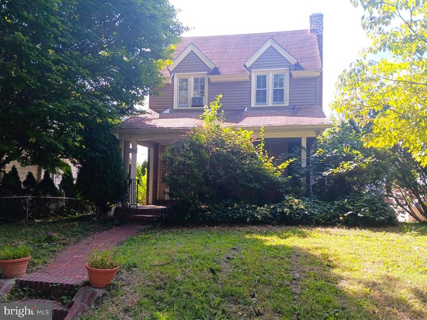 Fantastic opportunity for you to get into this desirable Wynwood neighborhood.  Similar homes in this neighborhood have sold recently in upper $500's to low $600's. The home offers hardwood floors, fireplace, attached garage, covered front porch, breakfast nook, recent updates to the kitchen and bathroom, and more.  With a little loving this house will make earn you the equity you deserve. Hurry up and schedule your appointment so you don't miss out.