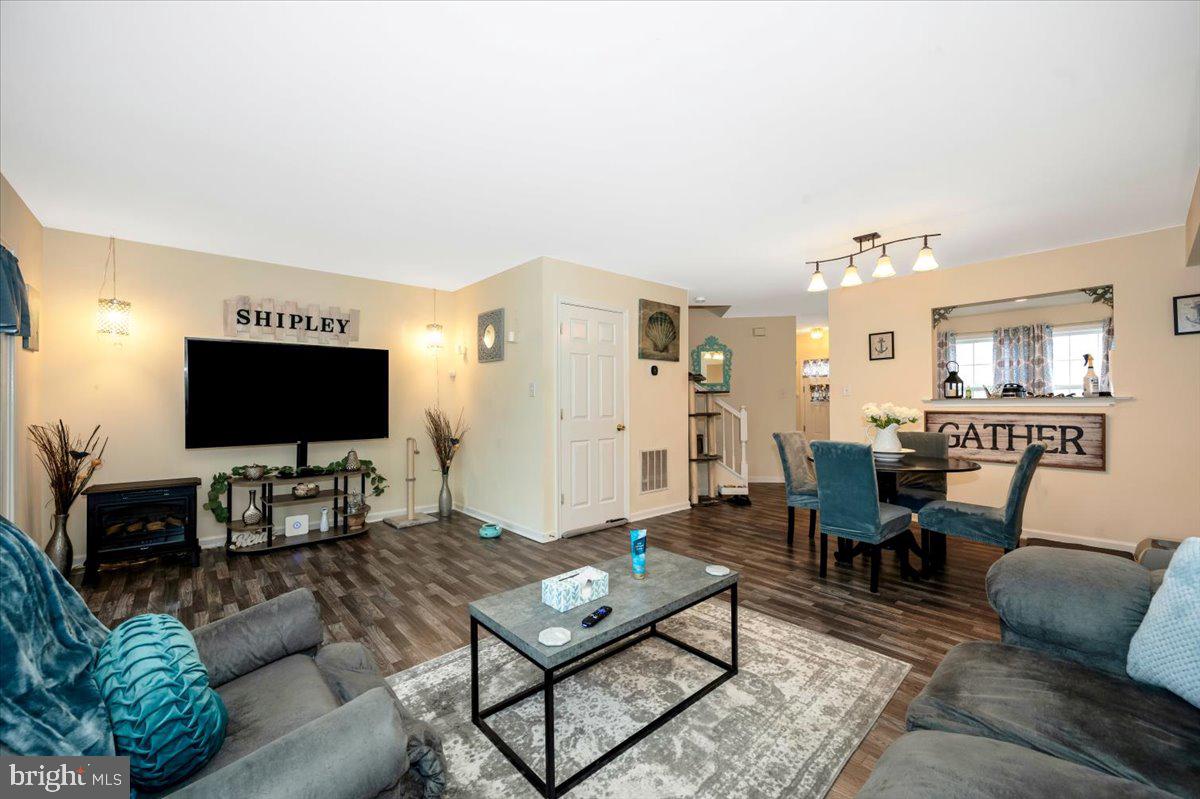 LAUREL RIDGE - Residential