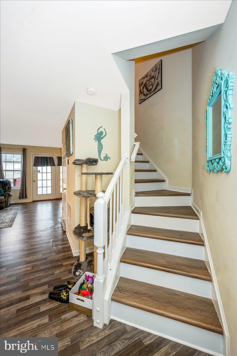 LAUREL RIDGE - Residential