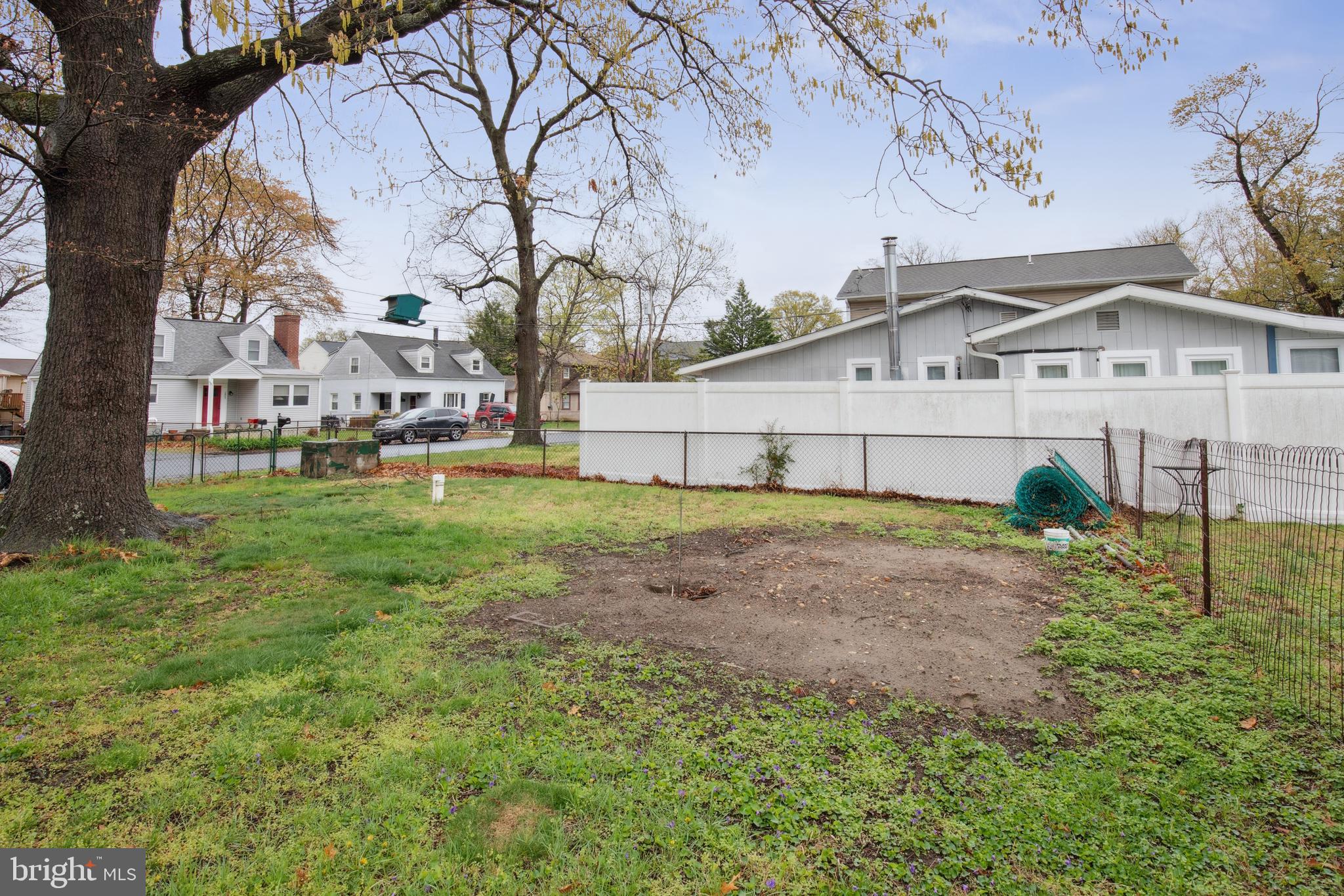 WOODLAND BEACH - Residential