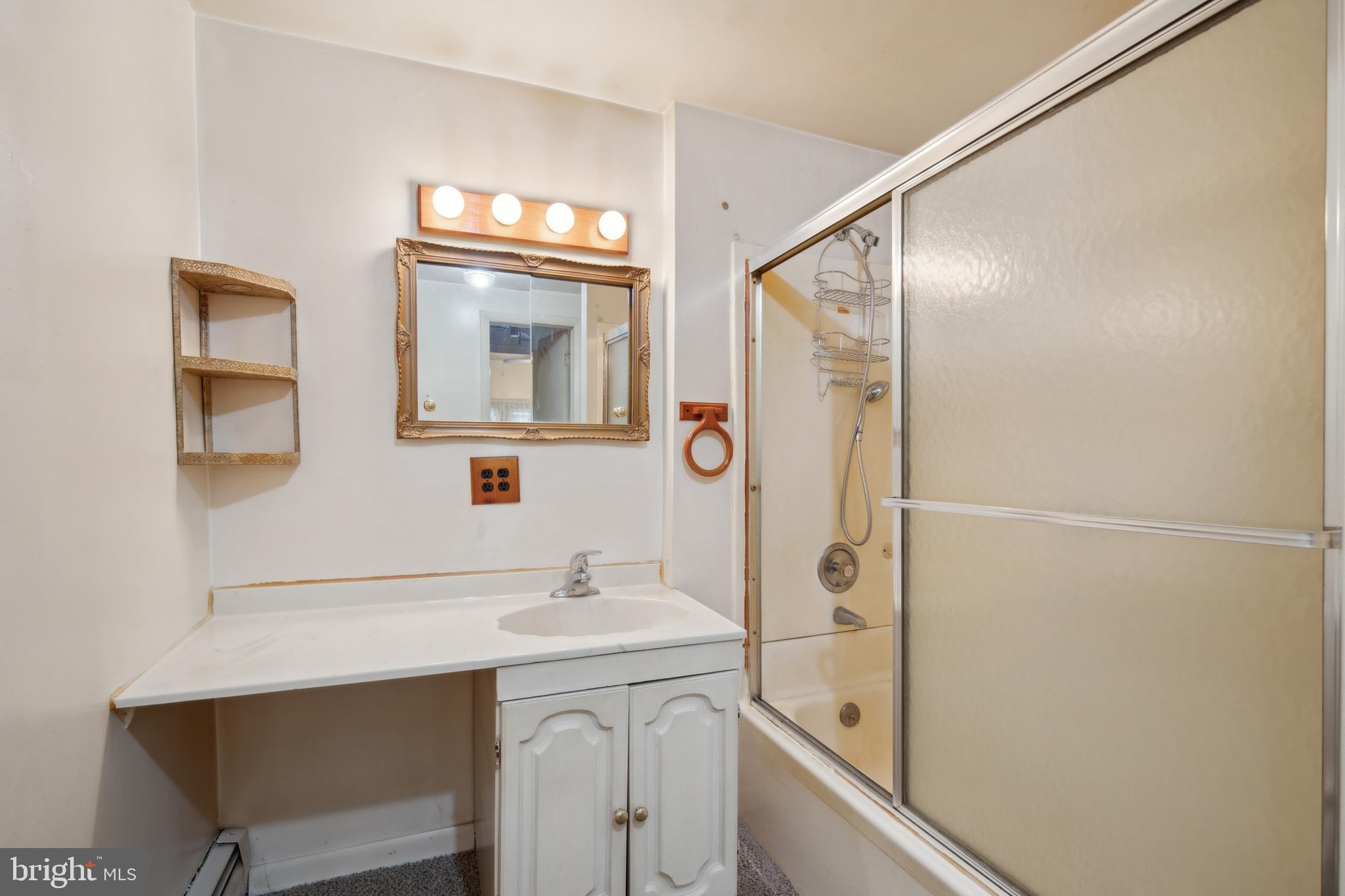 WOODLAND BEACH - Residential