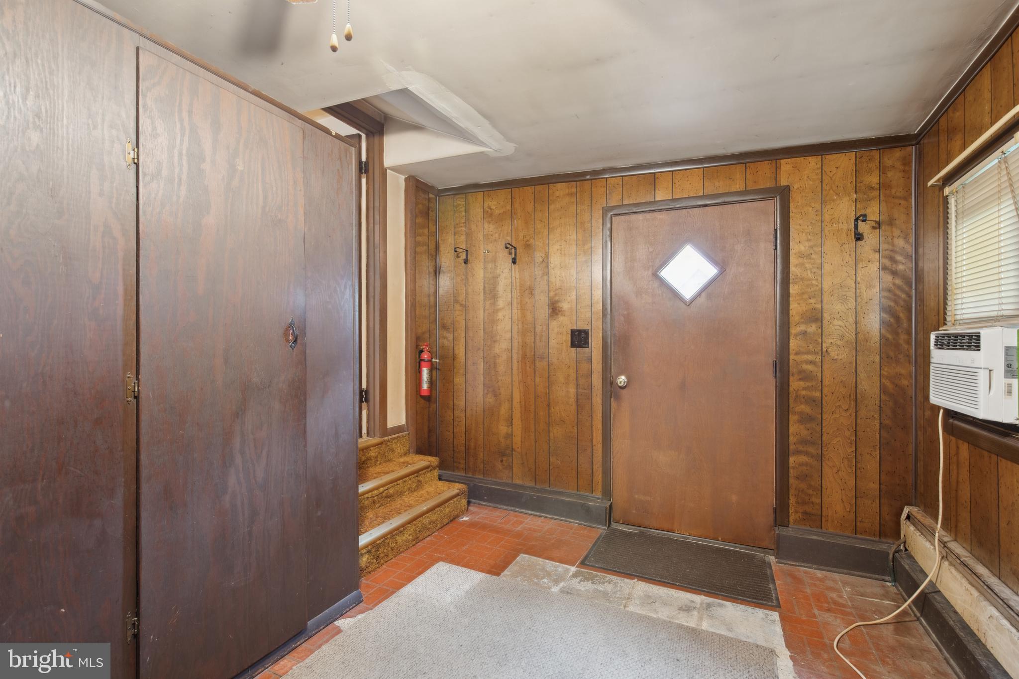 WOODLAND BEACH - Residential