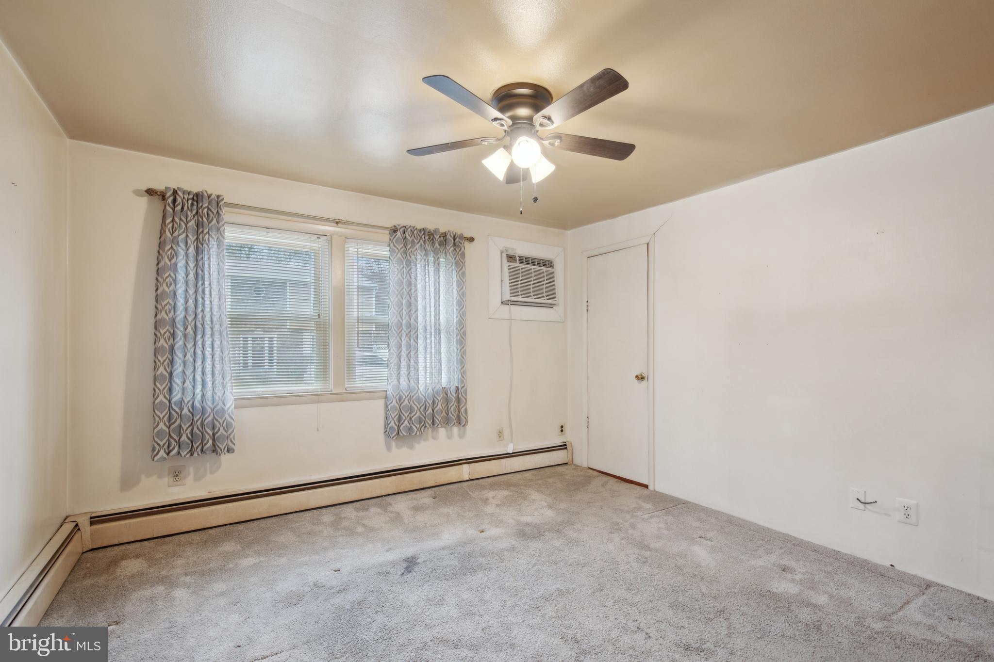 WOODLAND BEACH - Residential