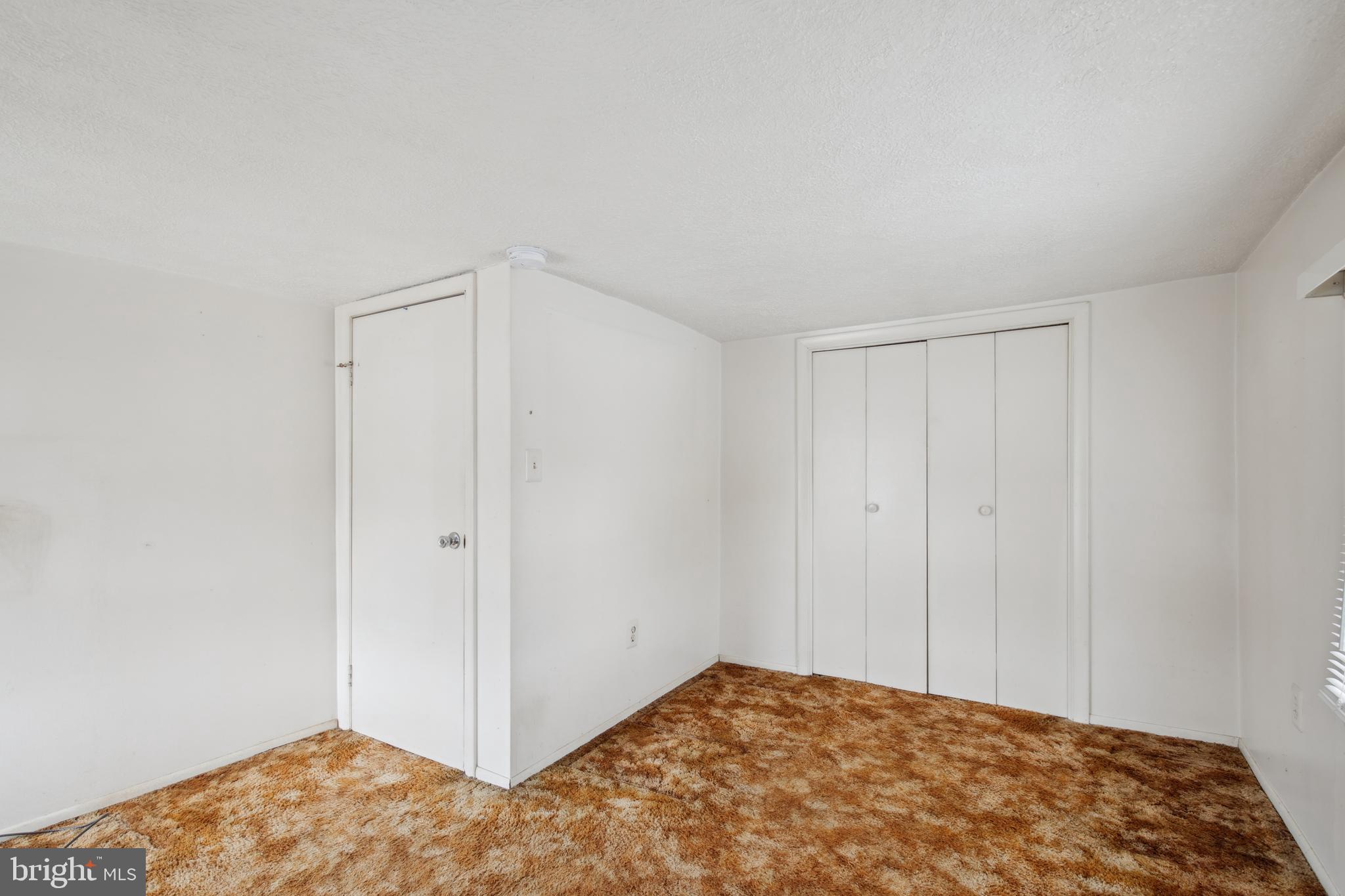 WOODLAND BEACH - Residential