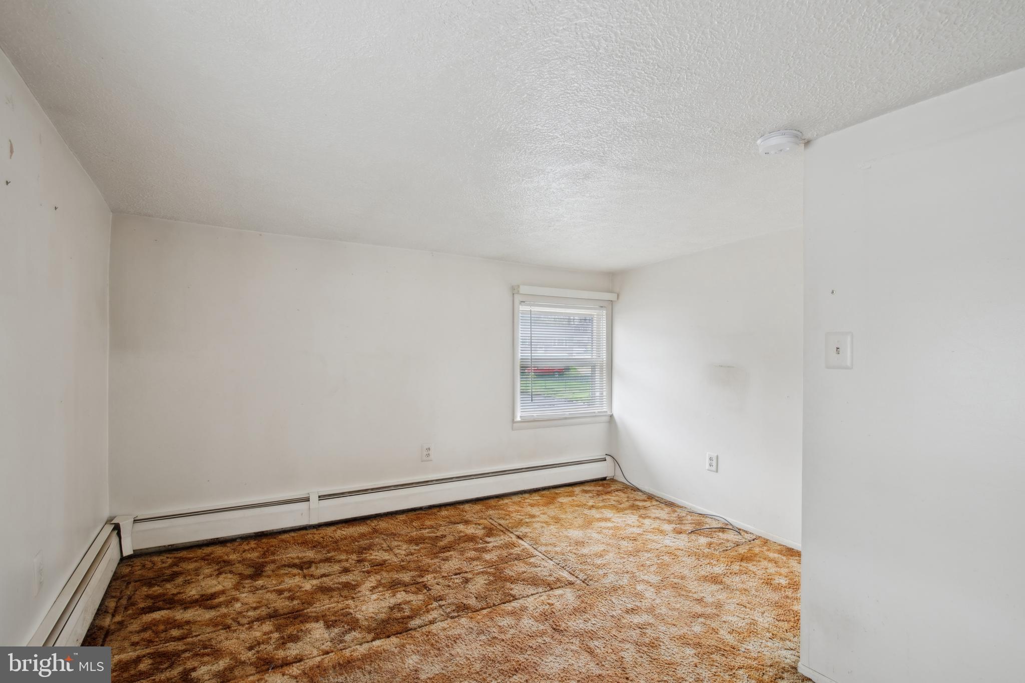 WOODLAND BEACH - Residential