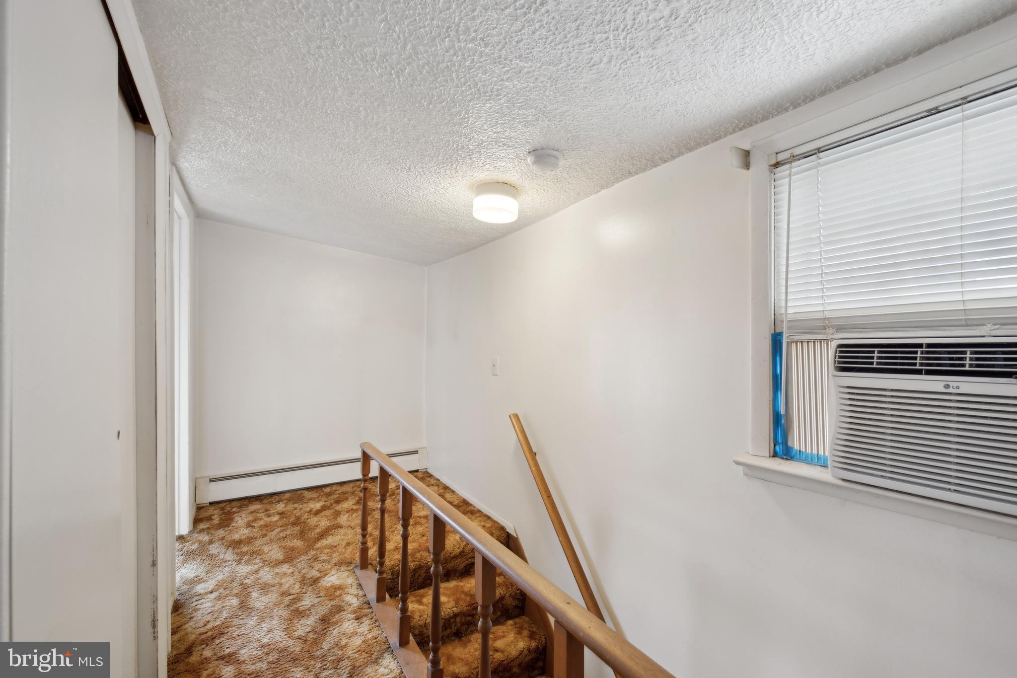 WOODLAND BEACH - Residential