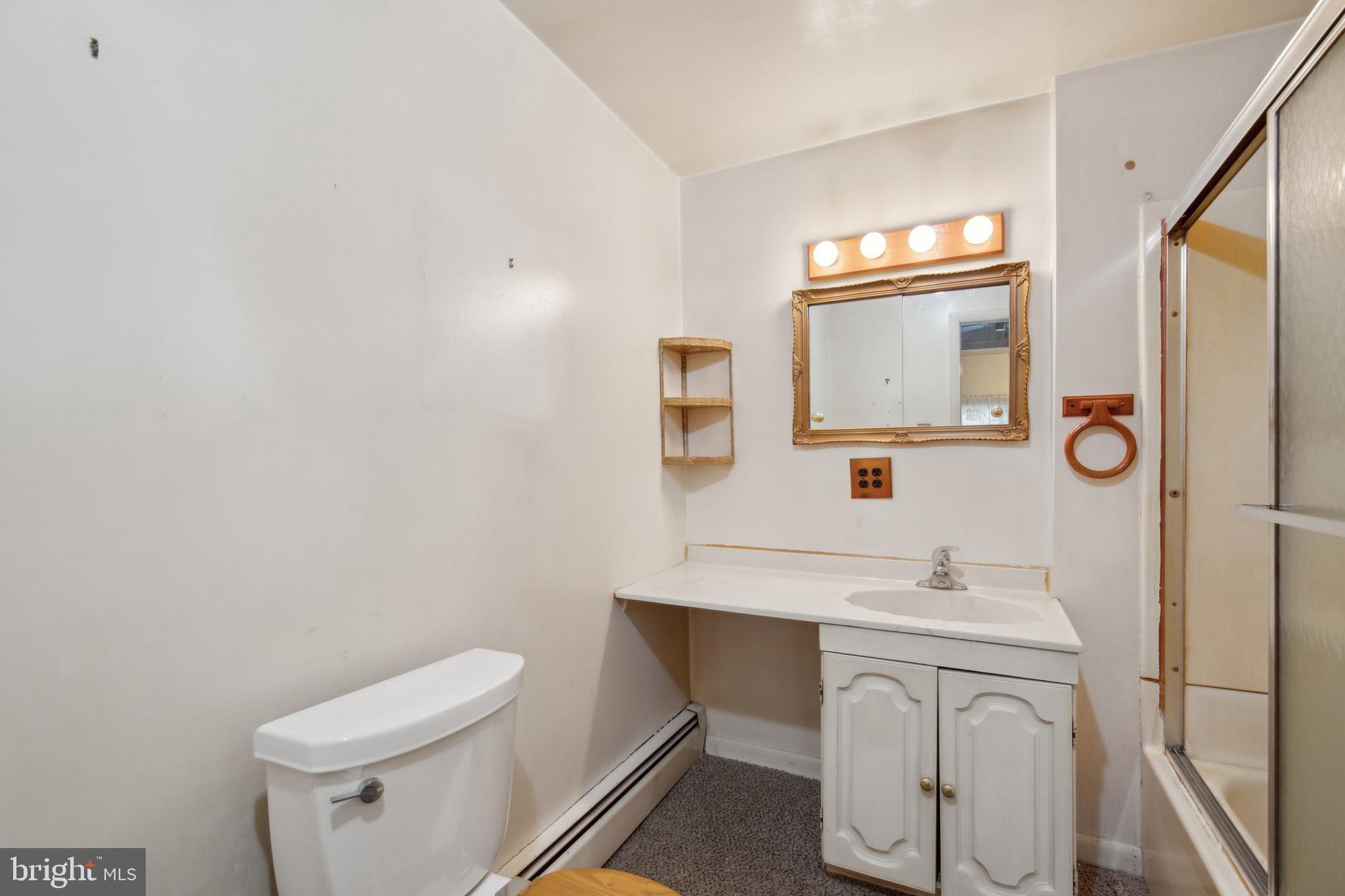 WOODLAND BEACH - Residential