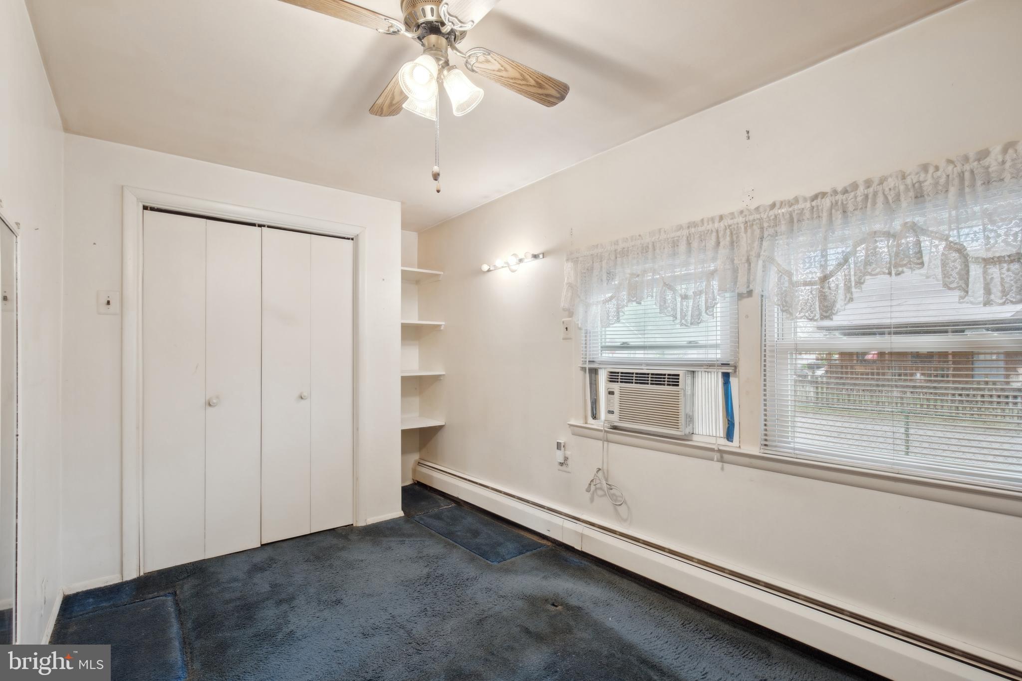 WOODLAND BEACH - Residential